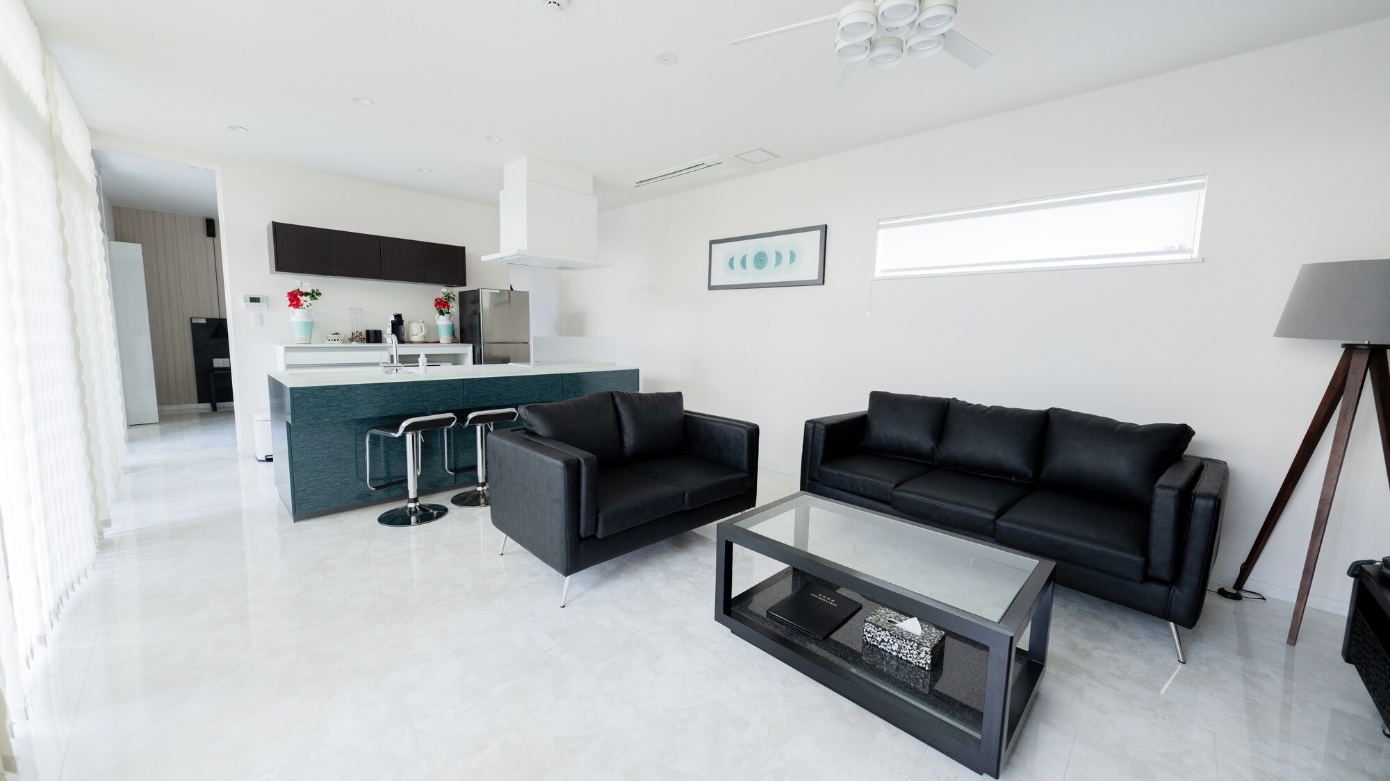 [Premiere Suite Villa] A stylish space with a white motif.