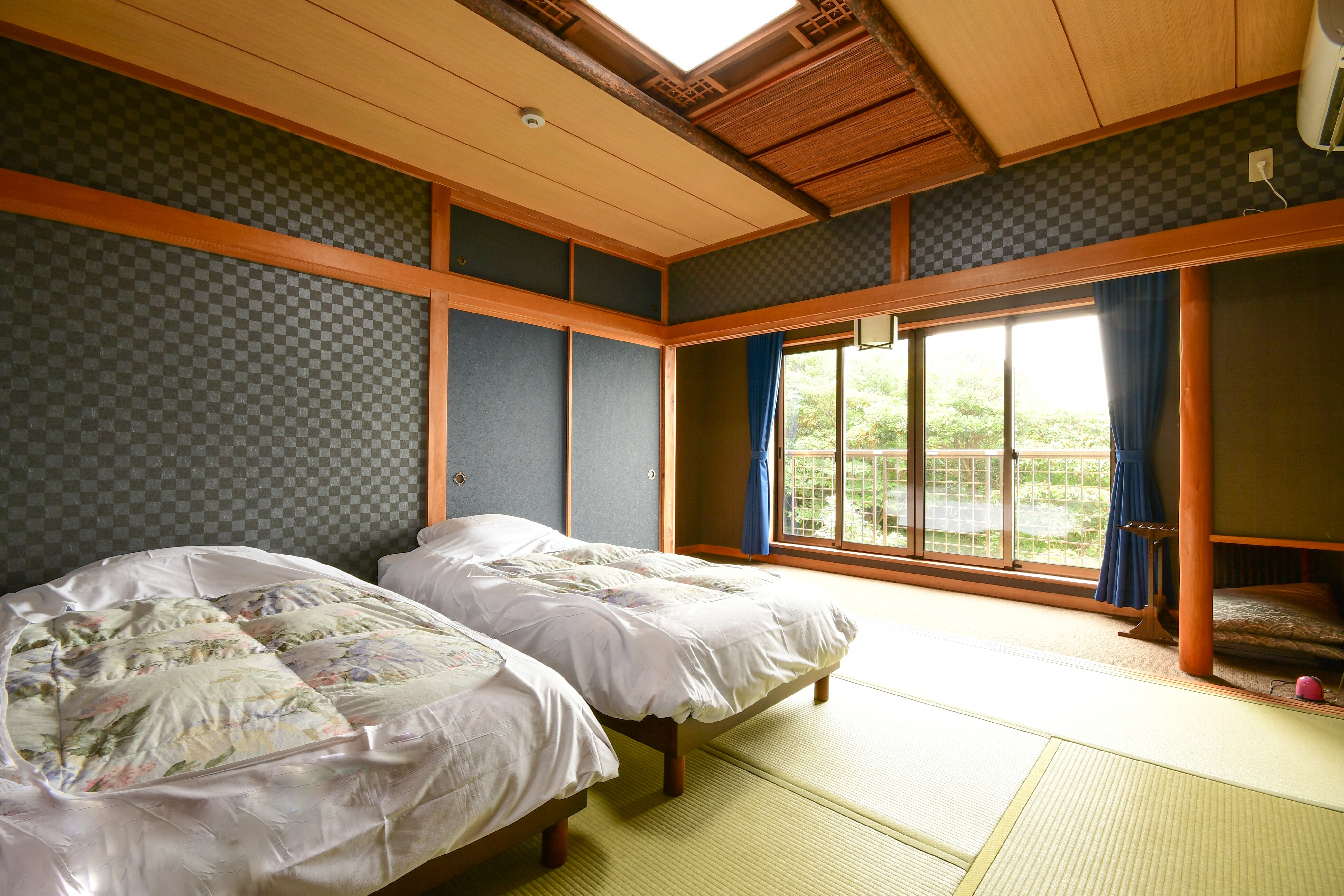 A remote west building passing through a cave, living room with a view of the sea 8 tatami mats + Japanese-style room 8 tatami mats + 6 tatami mats