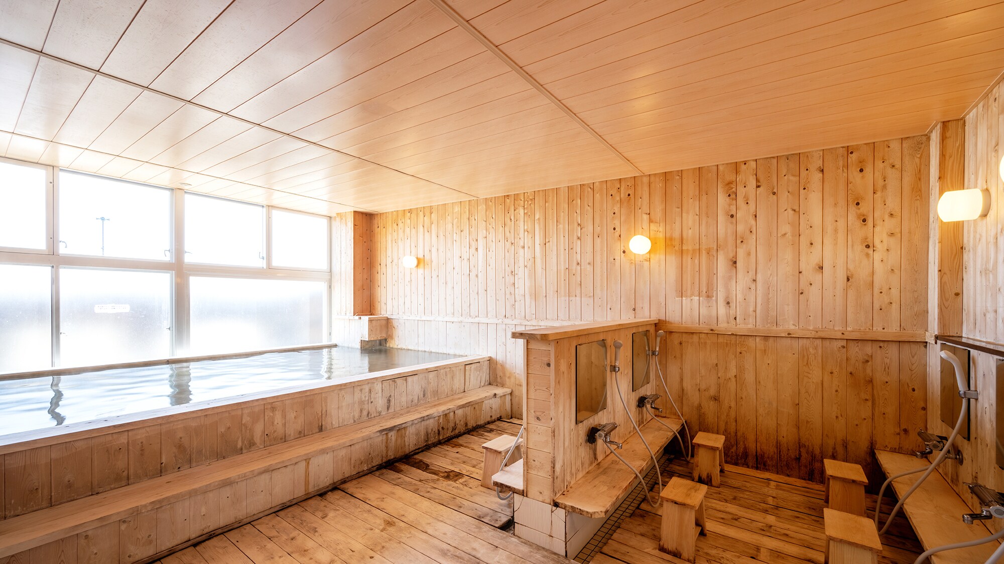 [Large public bath] The "hydrogen bath" relieves fatigue and warms you up in a different way