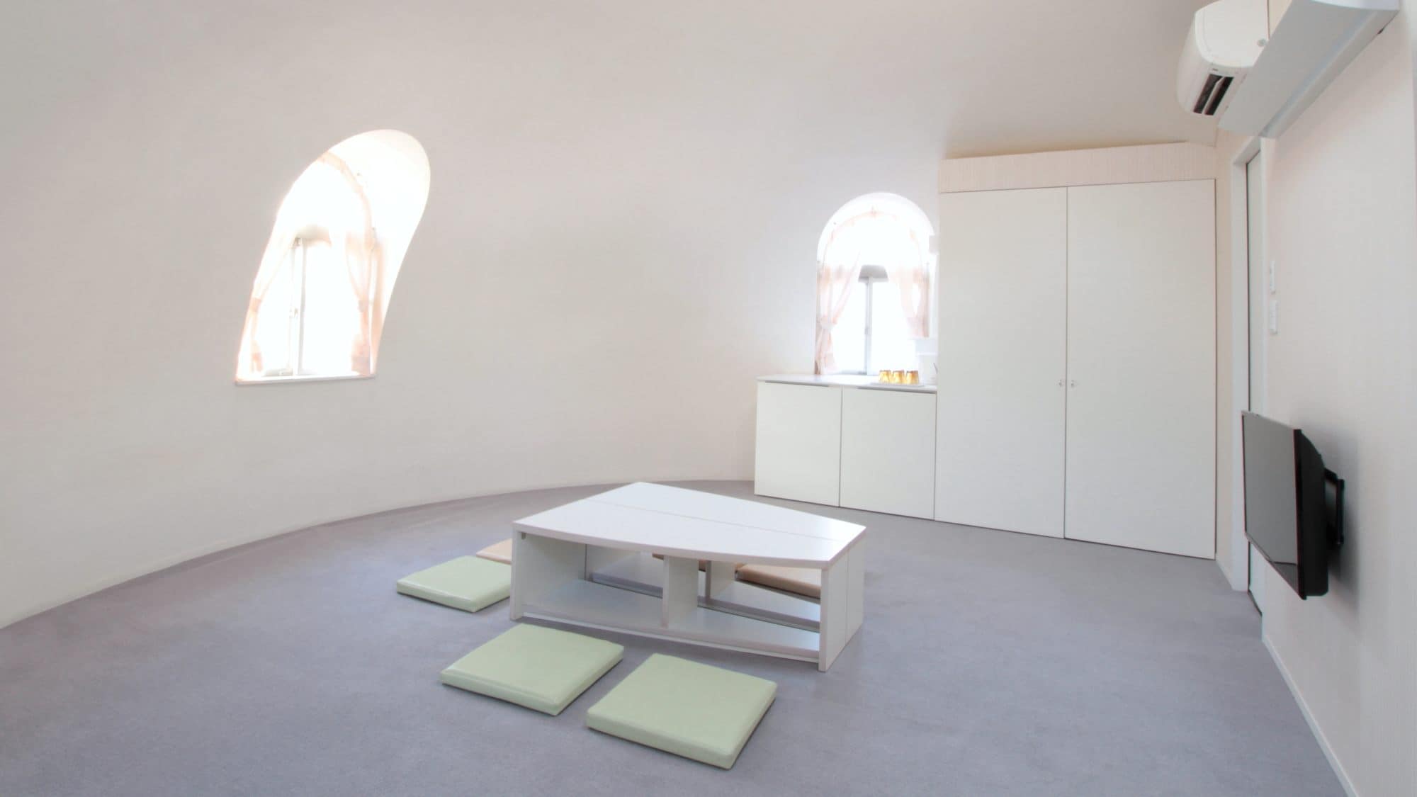 [โซนสุดอลังการ] ตัวอย่างห้องพักสไตล์ญี่ปุ่น (ทุกห้องปลอดบุหรี่) ผนังทาสีด้วยดินเบา: สามารถติดตั้งชั้นวางของเพื่อใช้เป็นโต๊ะได้