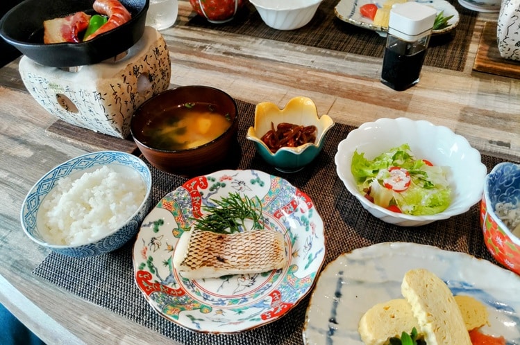 【早餐示例】米饭采用当地梯田的稻米