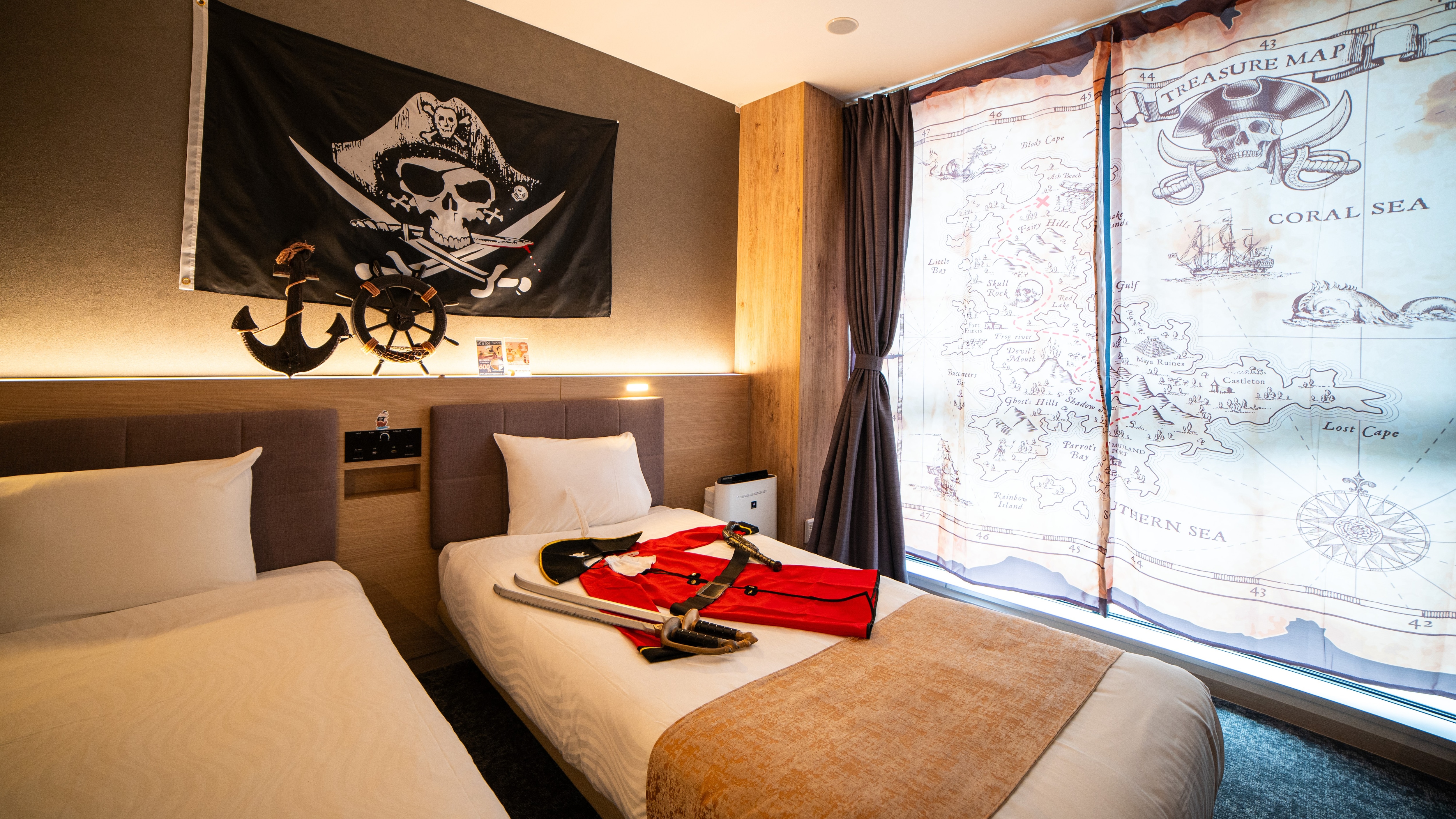 Pirate Room (Corner Room, City View)