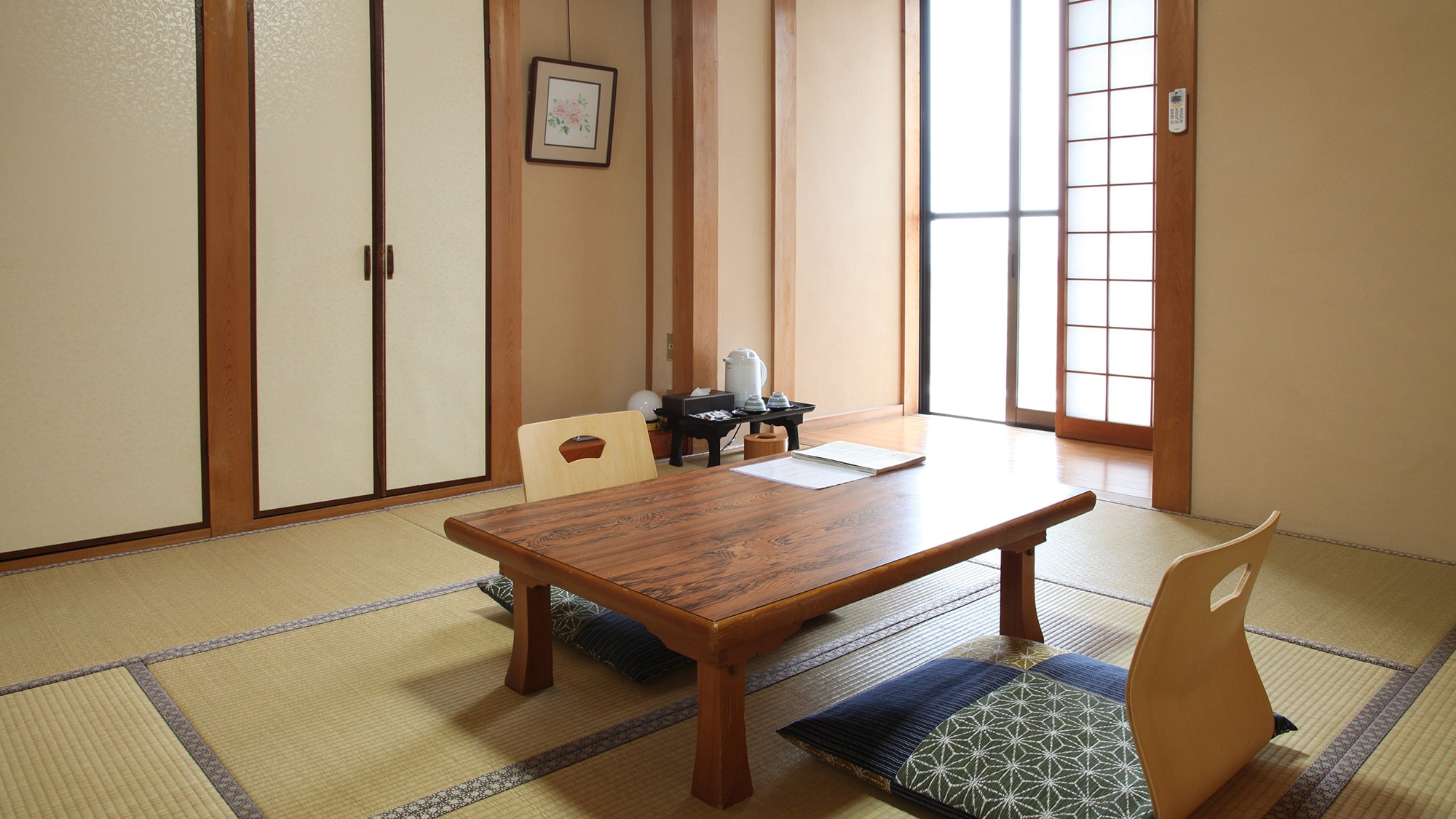 * 6 tatami mats (with toilet and washroom)