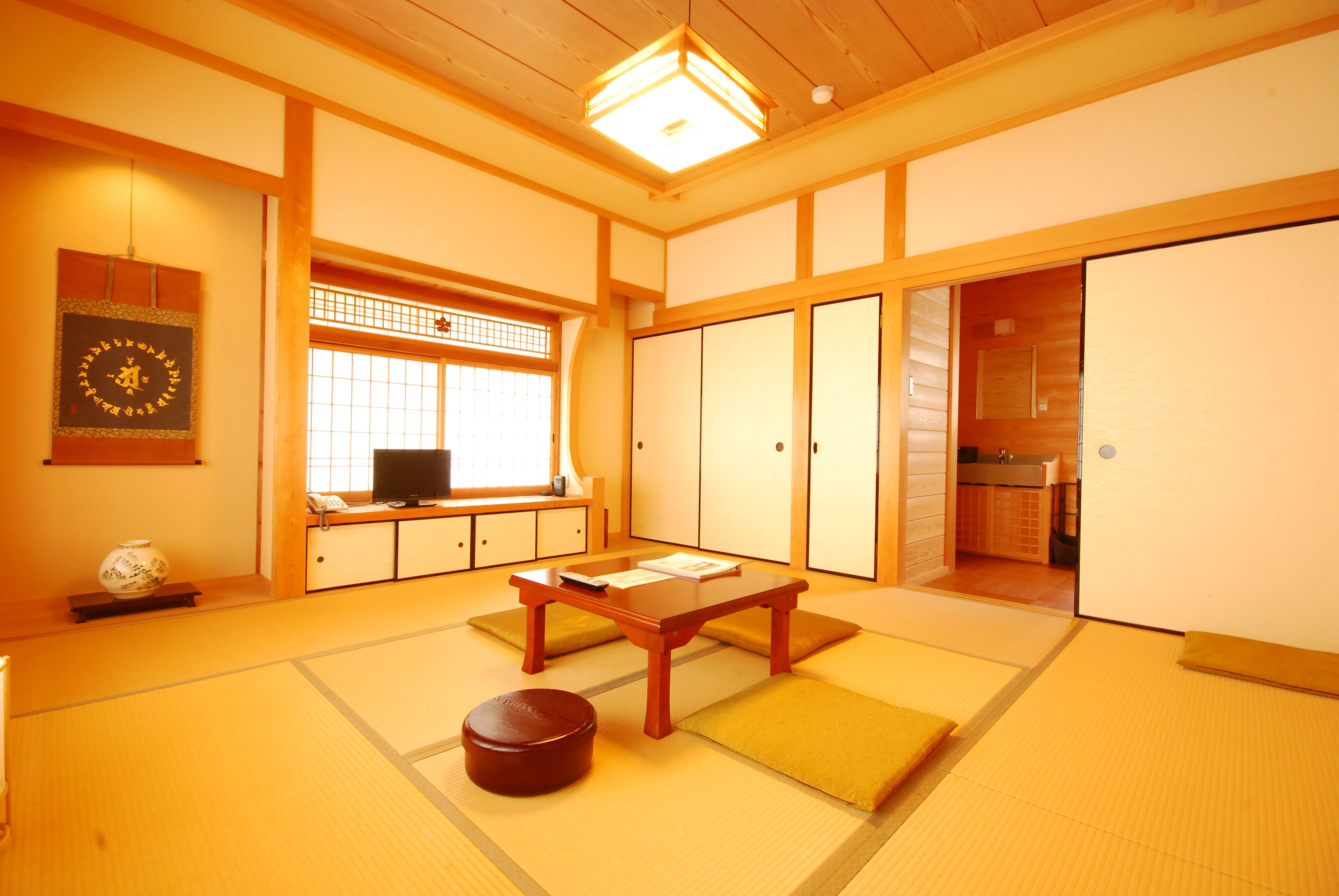 Ví dụ về phòng đặc biệt A của Nishishoin (8 chiếu tatami + phòng trước) có bồn tắm và nhà vệ sinh