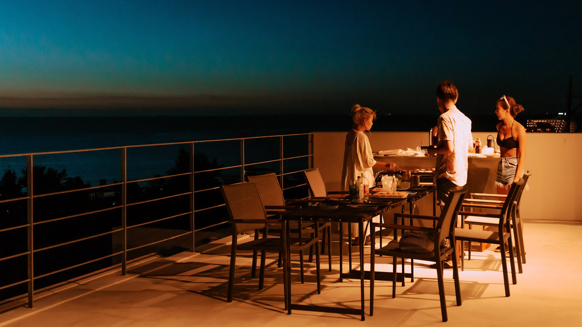 ・[SOL] Enjoy BBQ on the rooftop (grill rental required)