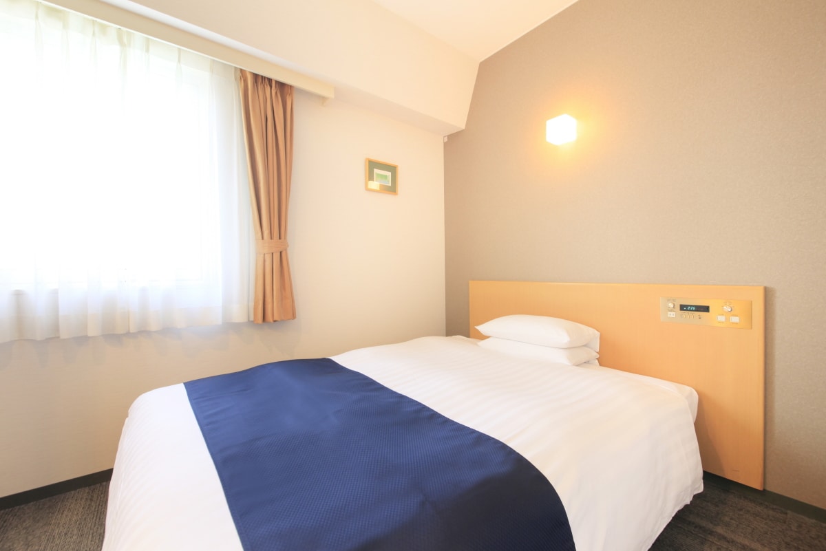 Semi-double room 14㎡ bed size 140cm x 196cm