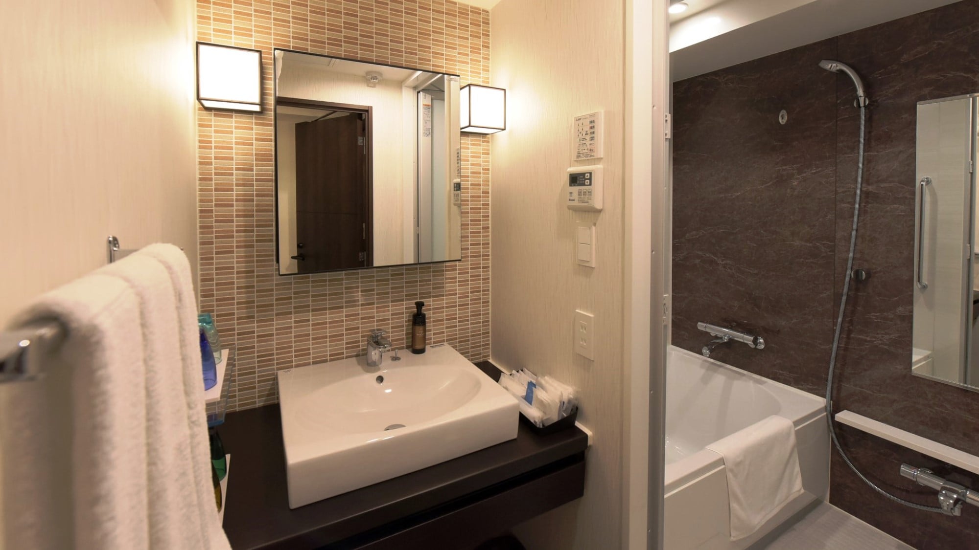 [Guest room] Japanese-Western twin room