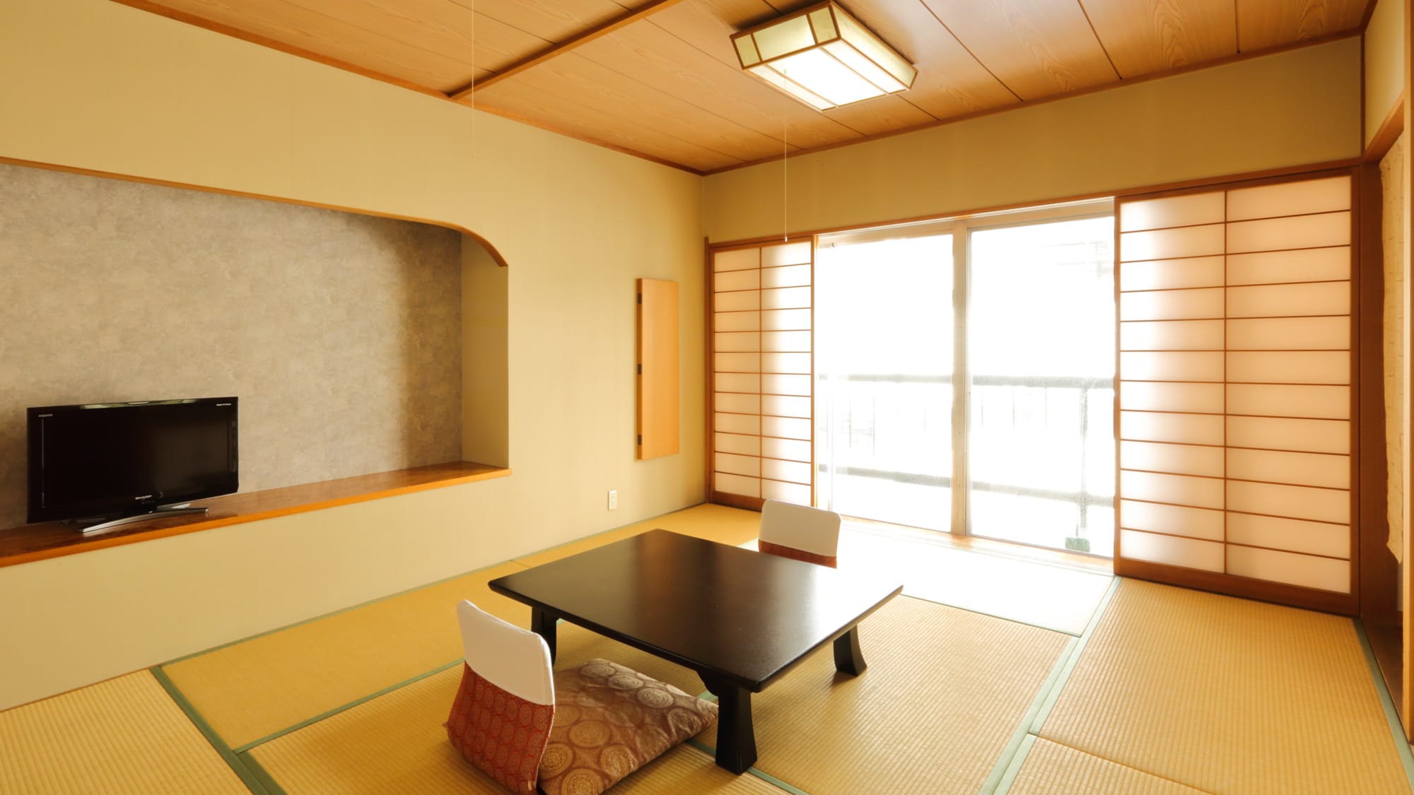 [No view-Room with translation] Japanese-style room with 8 tatami mats or more