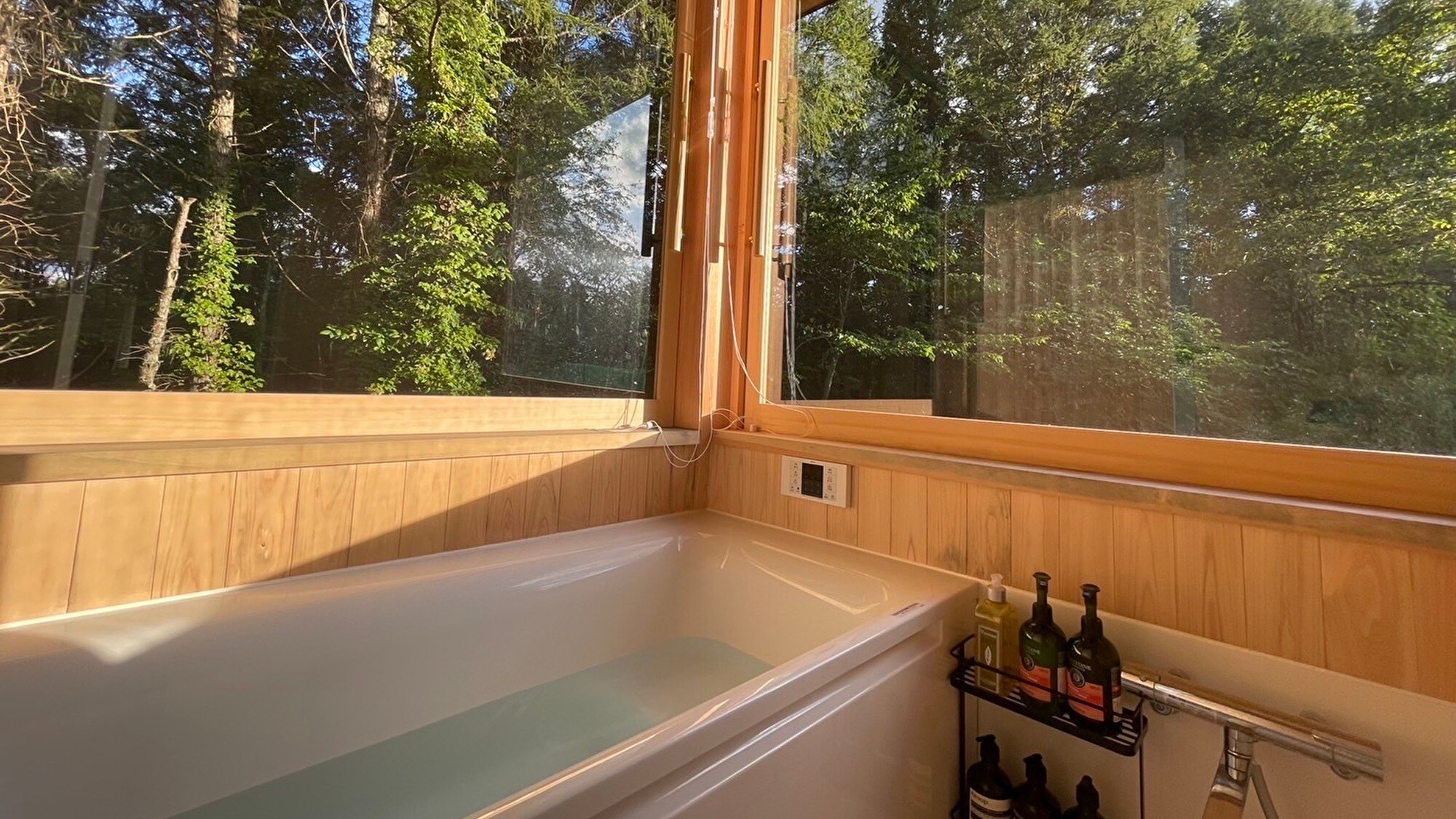 อ่างอาบน้ำกลางแจ้งแบบใหม่ (กลางวัน)