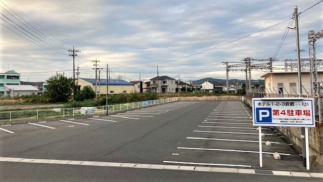 4th parking lot