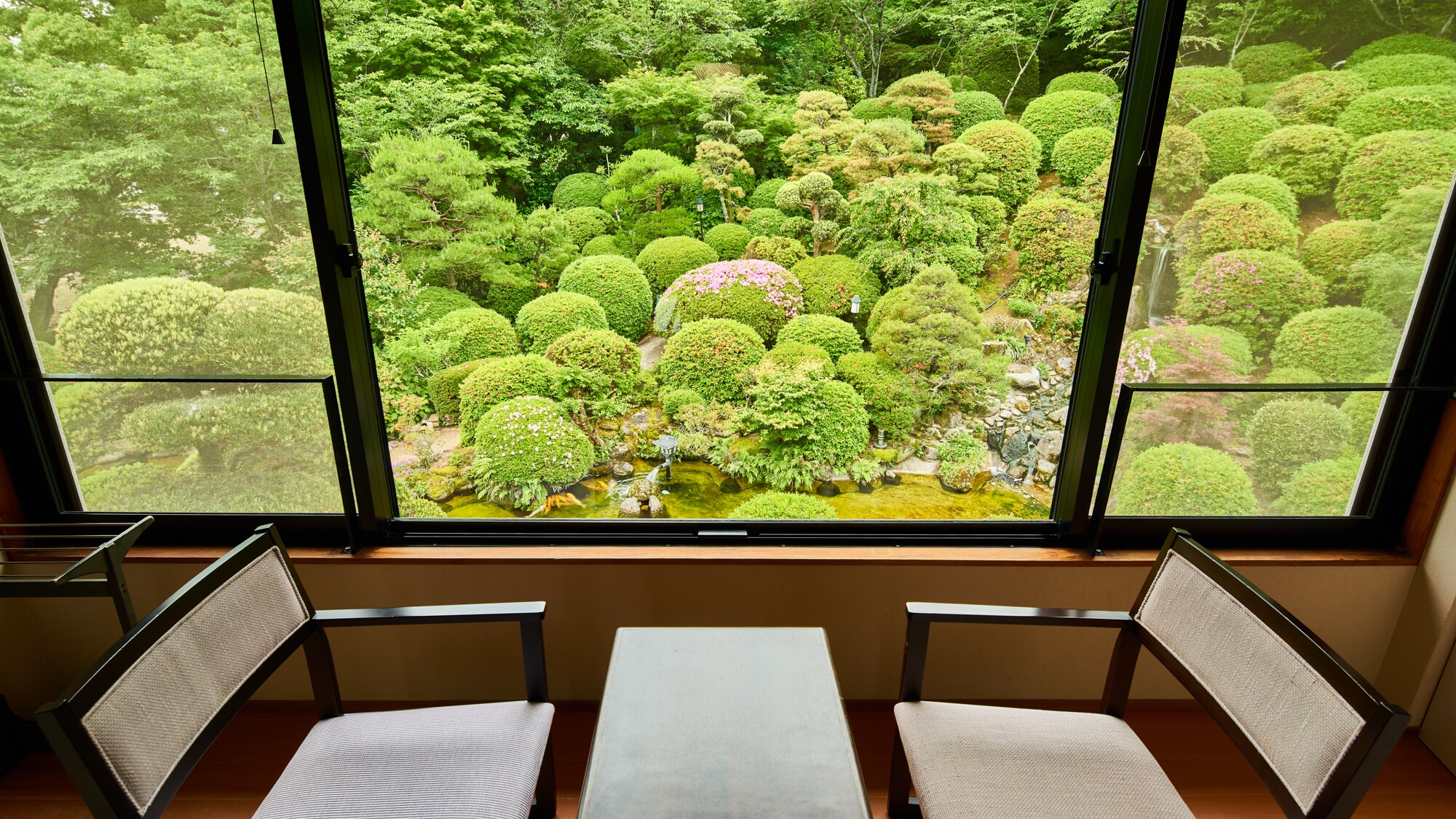  View of the 1350 tsubo garden from the guest room on the second floor