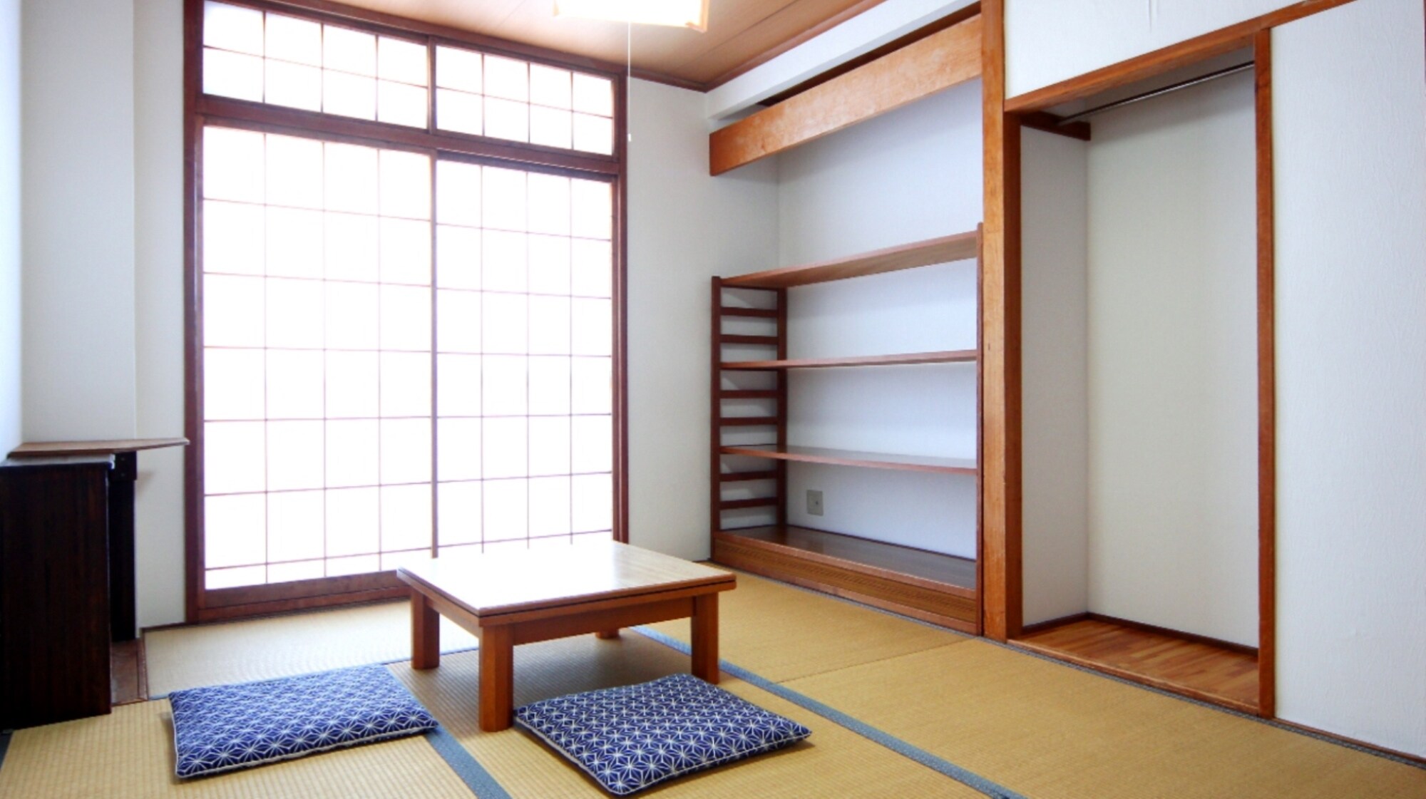 Japanese-style room (7.5 tatami mats)
