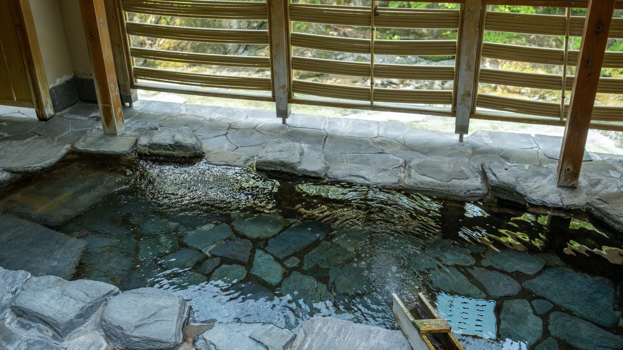 [Open-air bath "Okutone Hatto"] An open-air bath where you can feel Joshu and Okutone.