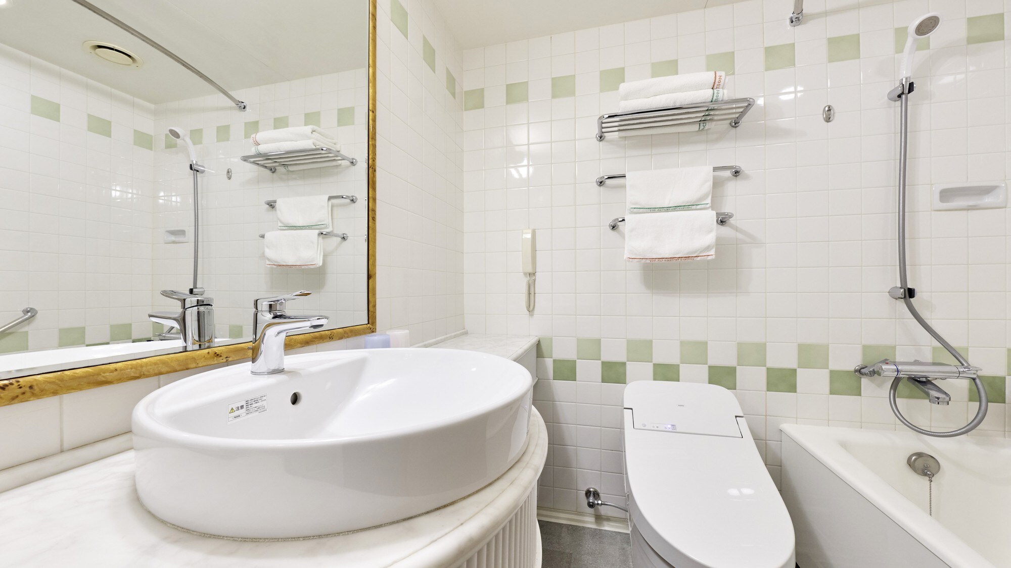Kamar Twin A, Hollywood Twin, Superior Double (kamar mandi)