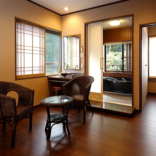 NEW! [Private bath, 10 tatami Japanese-style room] A room connected to a relaxation room with a private bath ~ Non-smoking ~