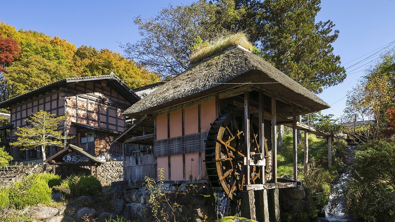 * [内部/设施]在秋天，您可以享受远野的原始风景，例如红叶水车。
