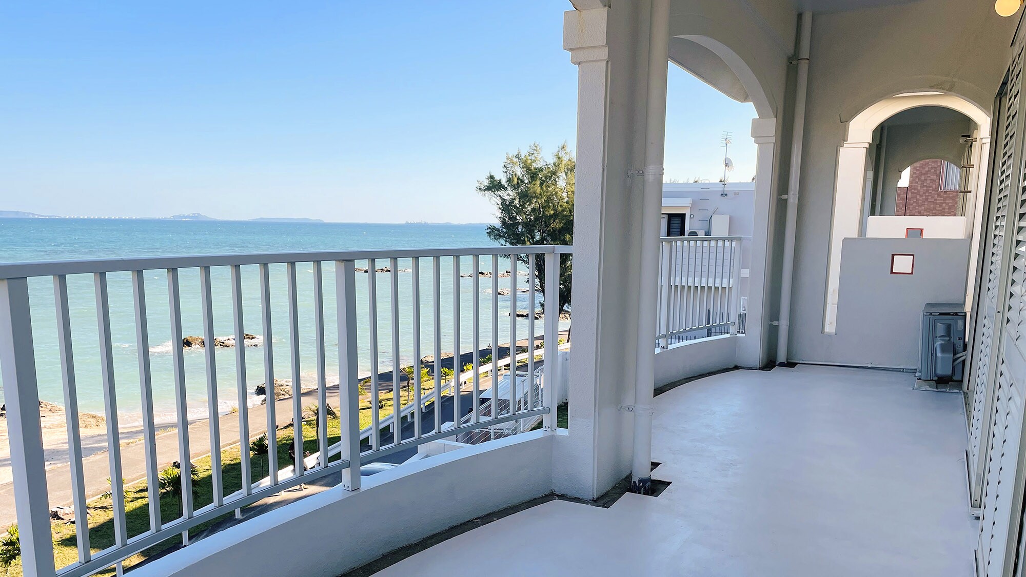 ・[Balcony] Watching the ocean with your loved ones will create special memories