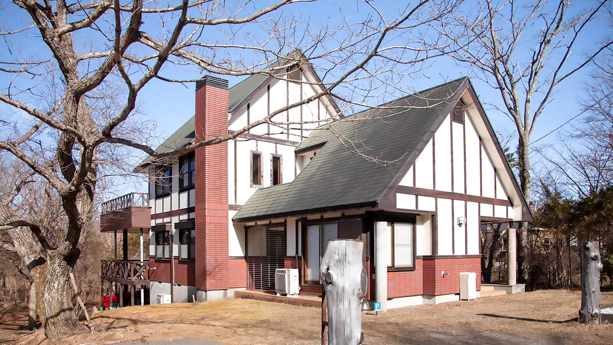・The entire building is available for rent. There is a spacious balcony.