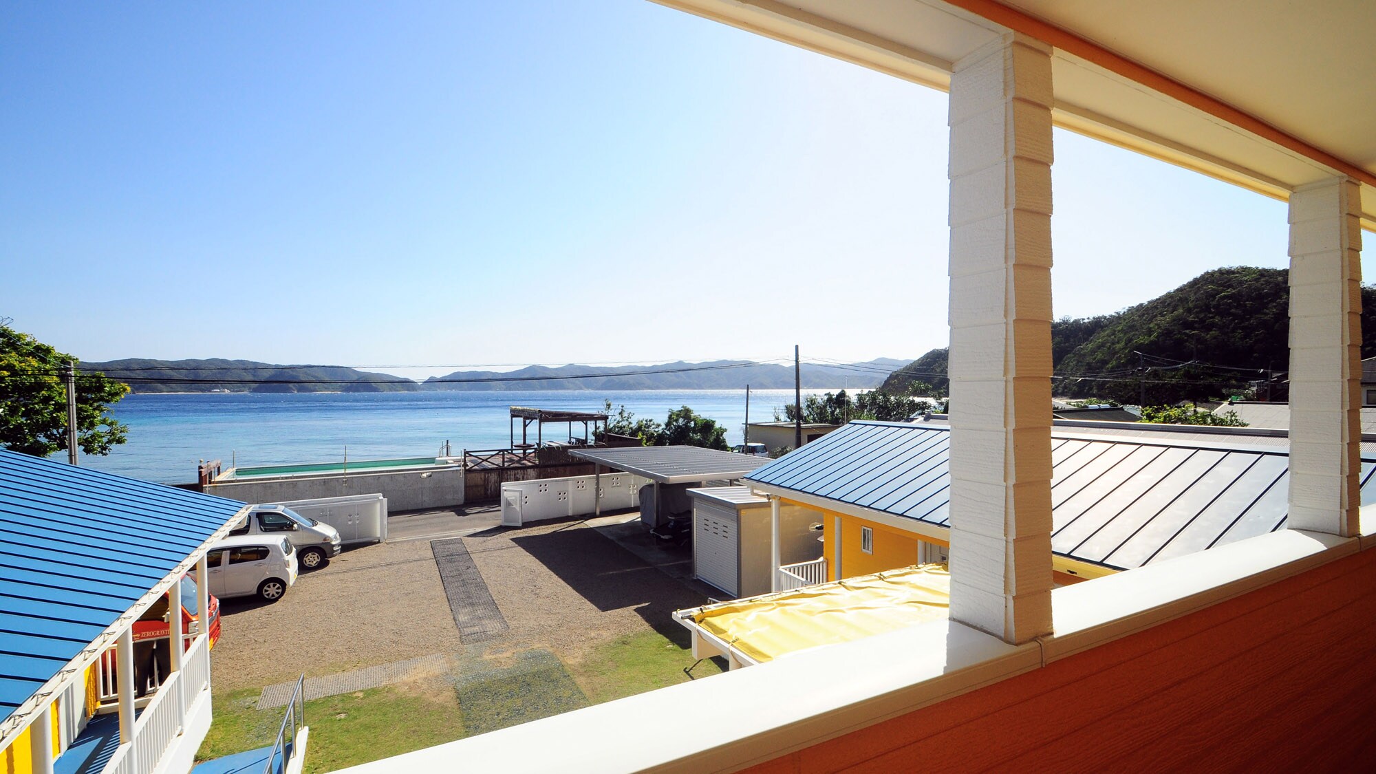 [2F] You can get a panoramic view of Shimizu Beach from the balcony.