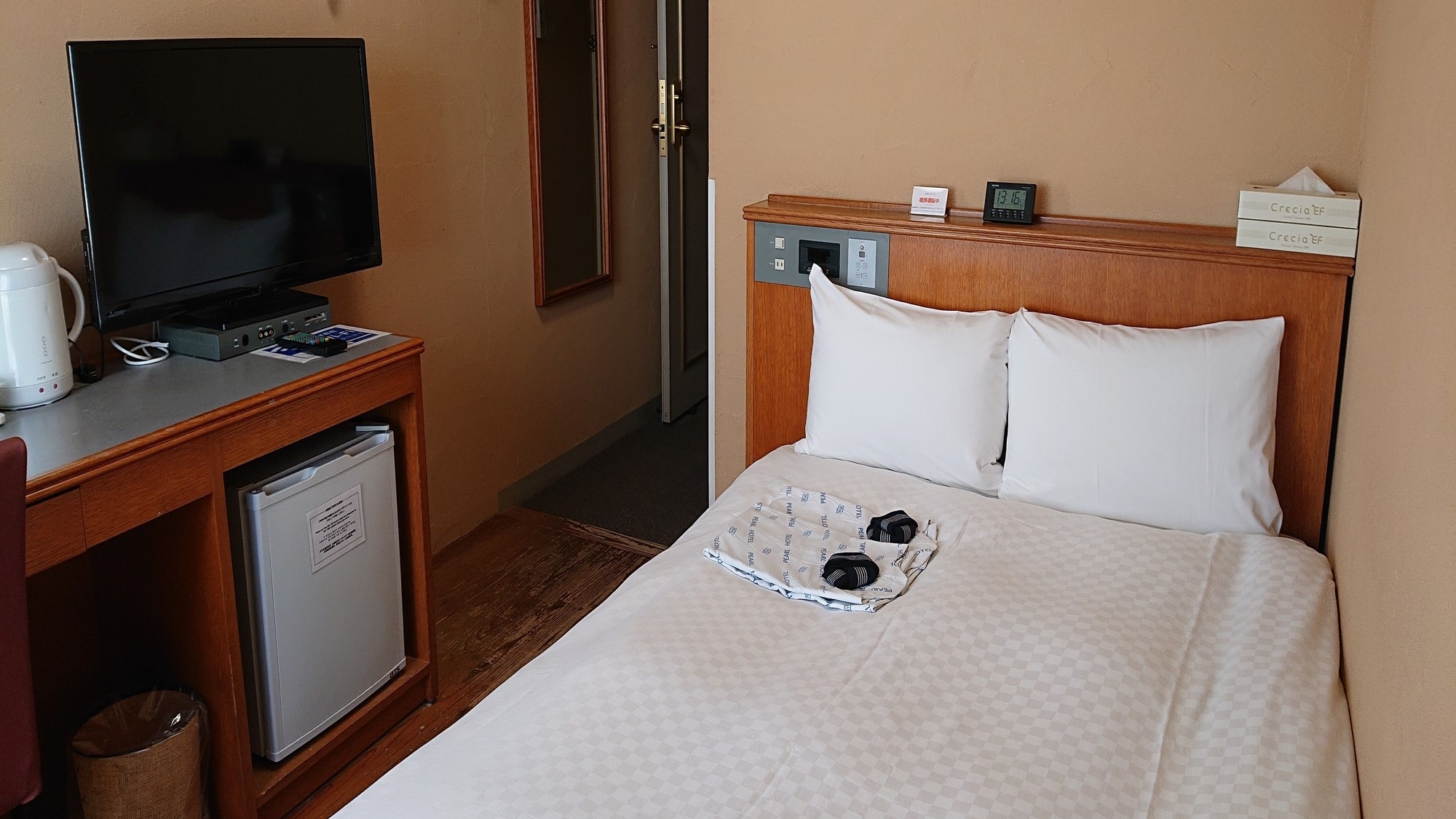 Semi-double room