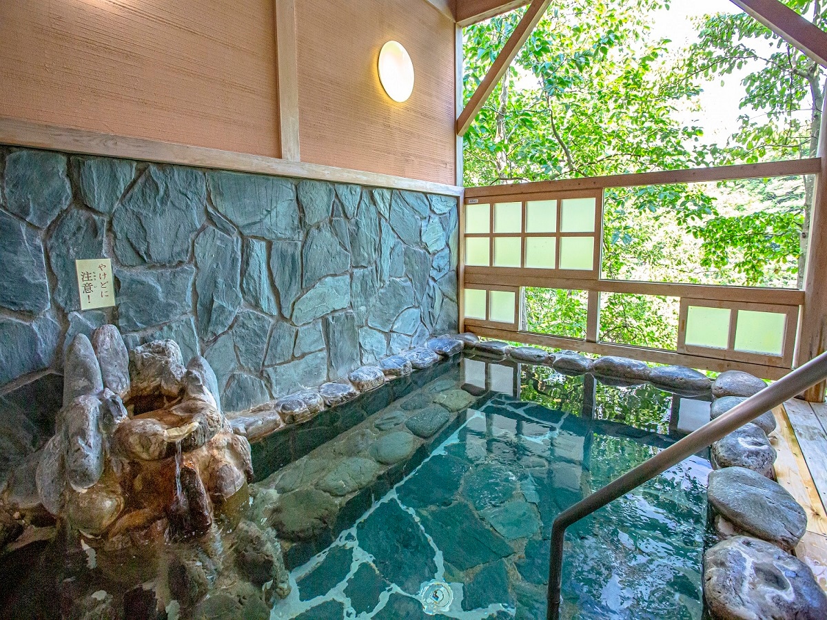 Open-air bath (rock bath)