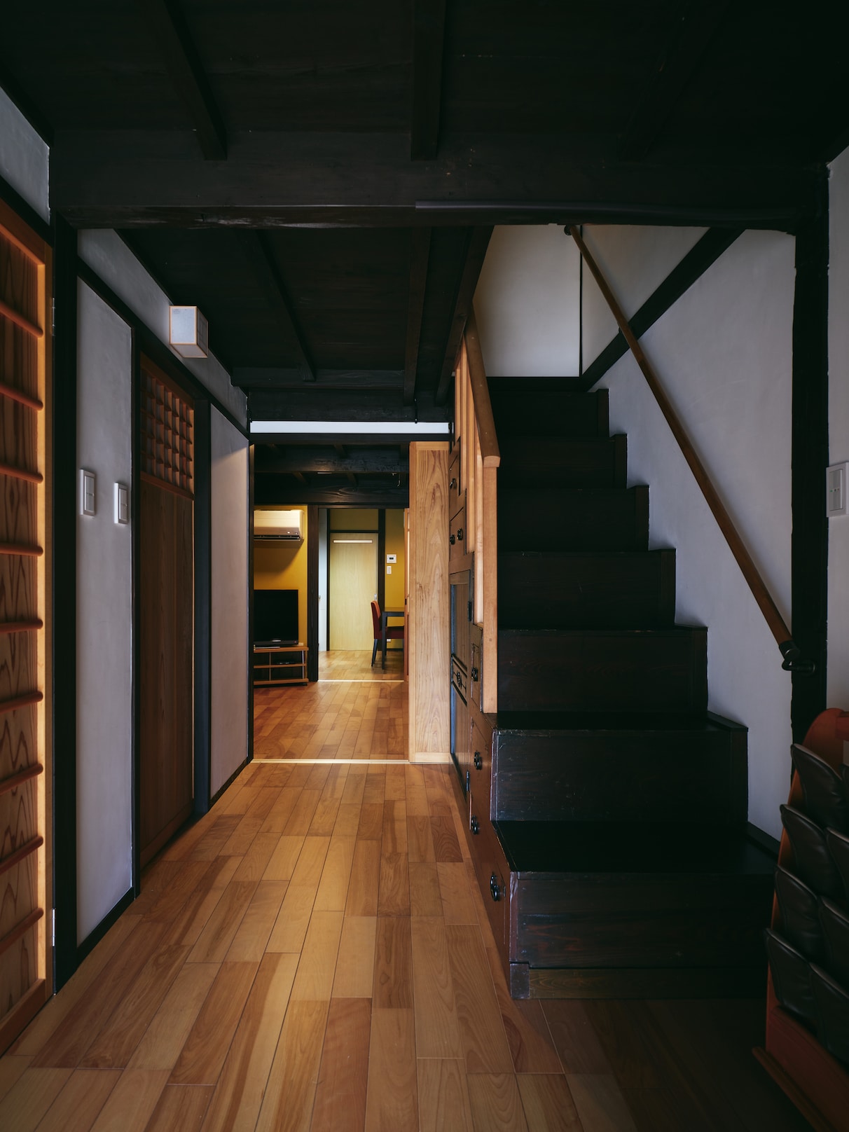 Yawata Sando Miyake Building 1st Floor Passage