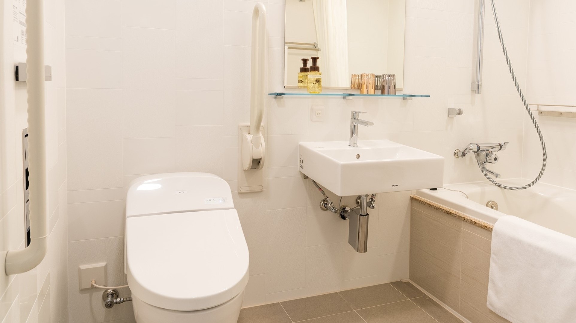 Universal Double Room Bathroom