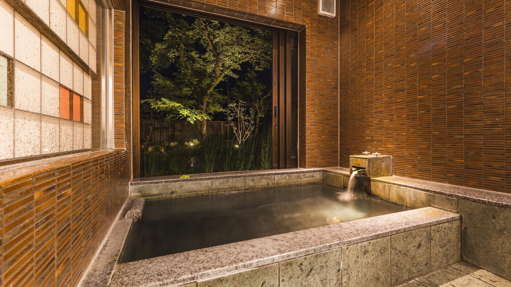 [Junior Suite] Guest room open-air bath with free-flowing hot spring
