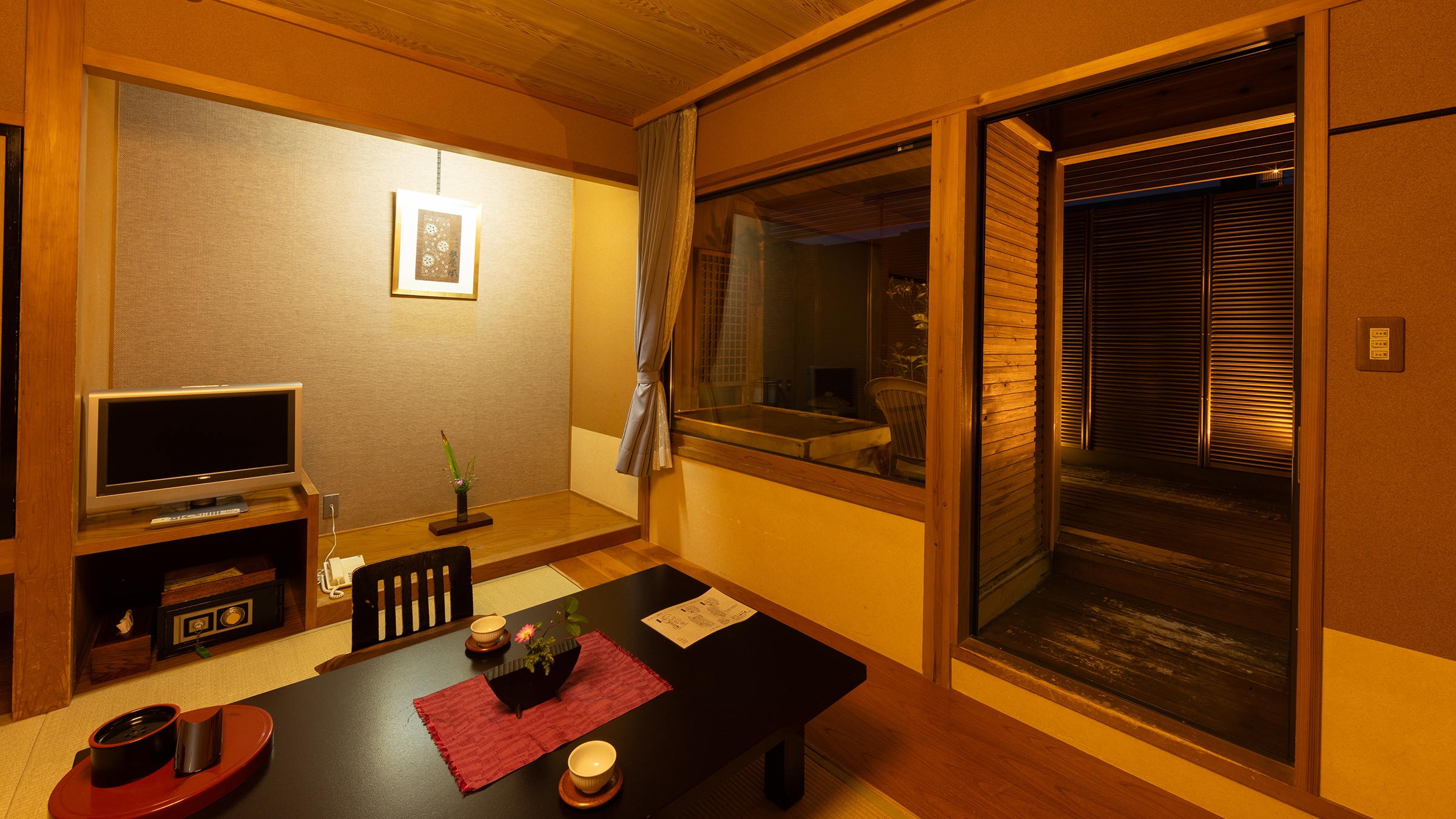 <Directly flowing from the source> Guest room with cypress open-air bath [Moegiiro] 10 tatami mats
