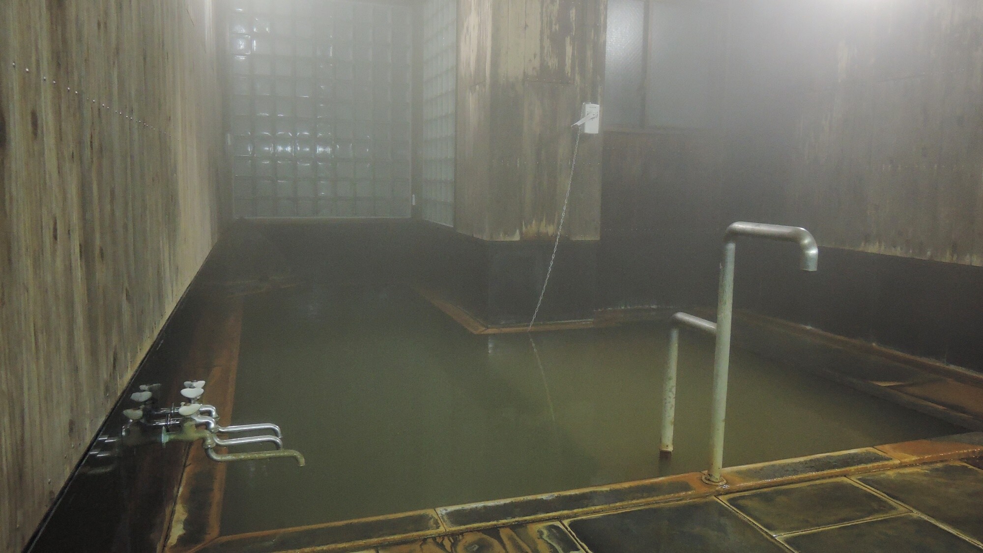 *Large public bath: Enjoy the natural hot spring water, which is a blend of our private hot spring water, Murai Hot Spring, and Hot Spring Association No. 2 and No. 3 hot springs.