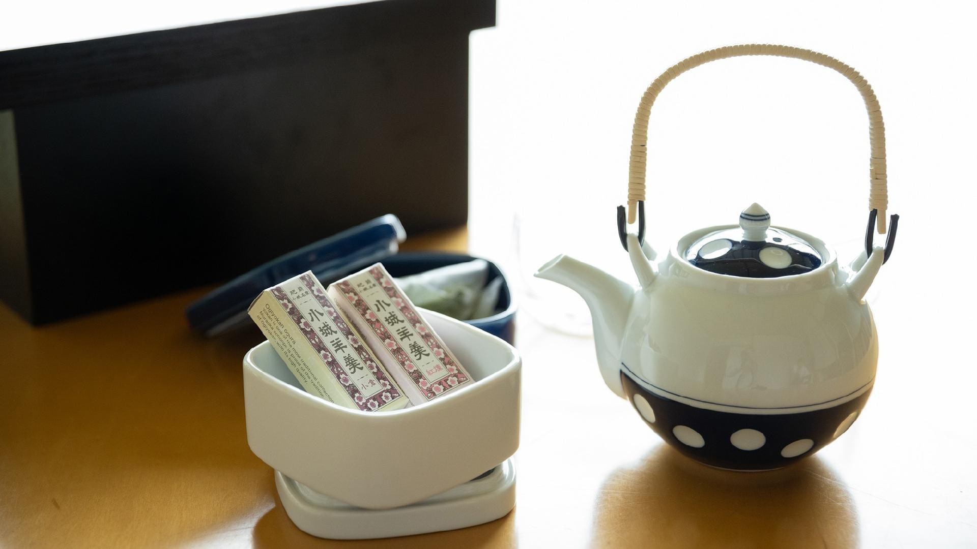 Japanese-style room (15 tatami mats) Tea and snacks