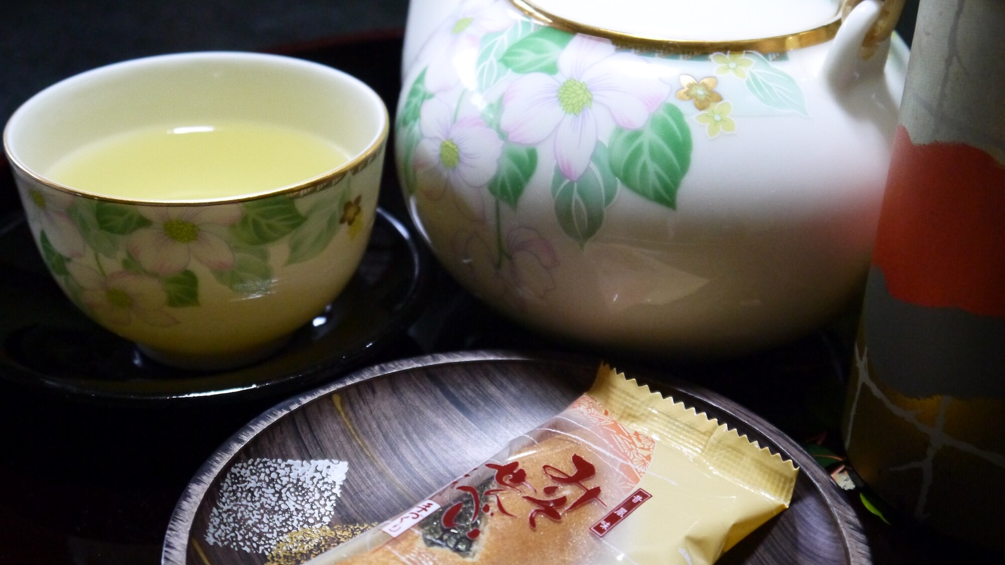 * [歡迎服務]我們在您的房間裡有茶點心。