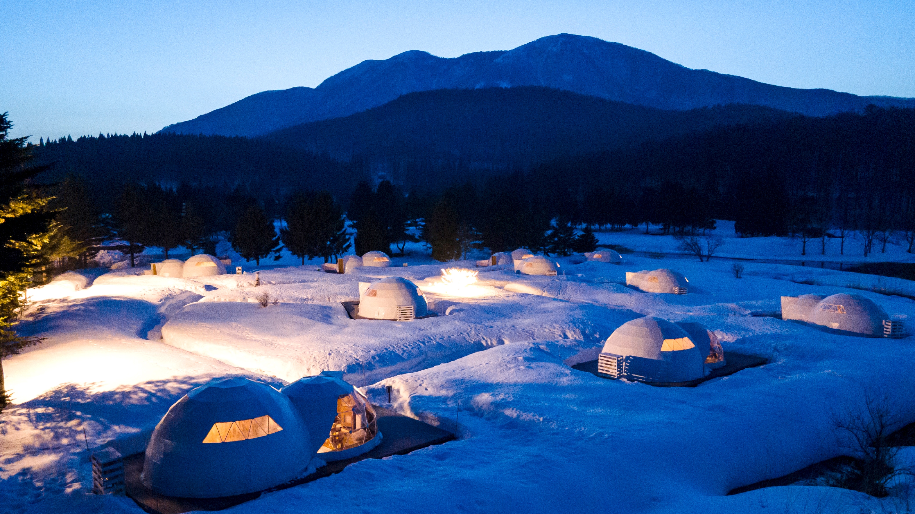 The glamping experience in the snow is a unique attraction of GLAMPROOK
