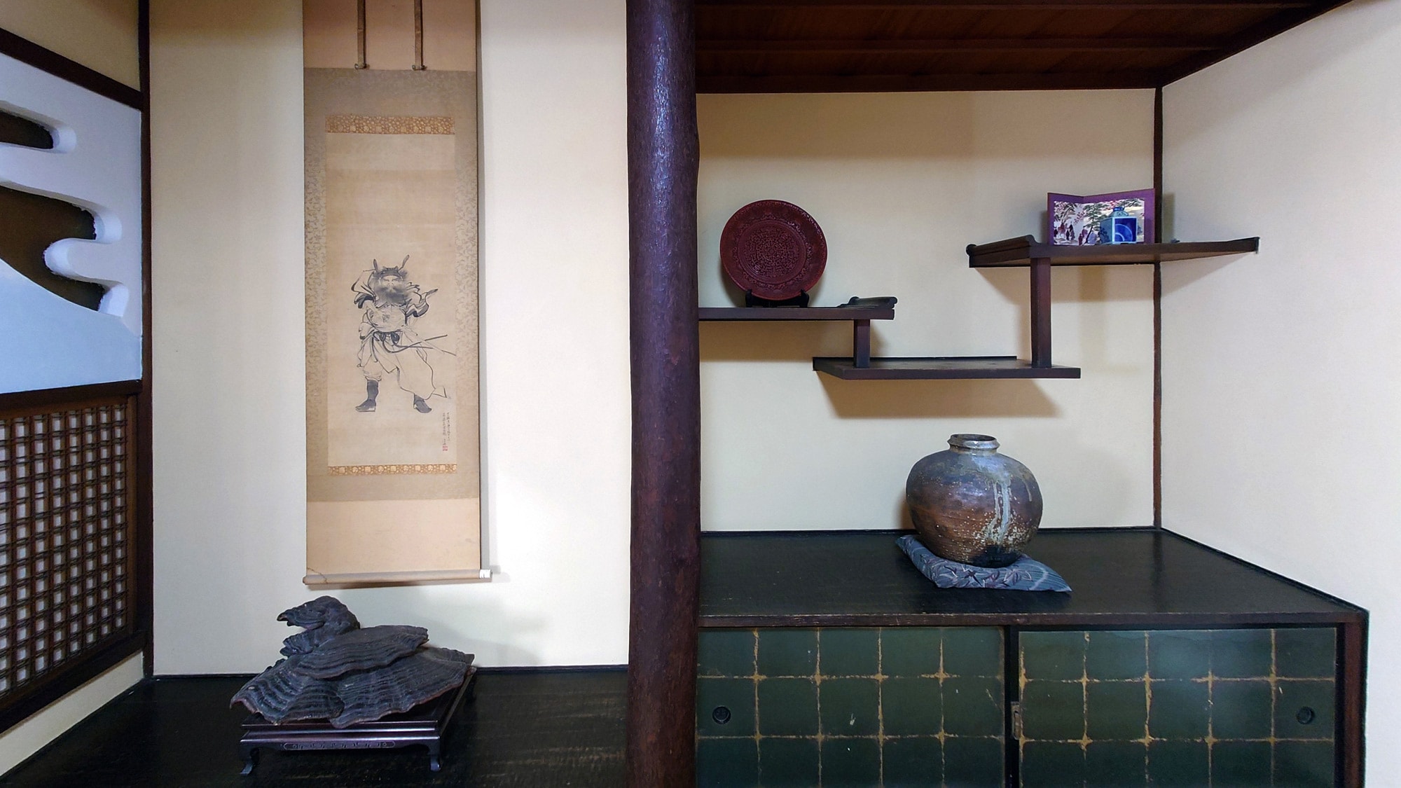 [General Nogi's Room (14 tatami mats, non-smoking, 2nd floor, with key)] Tokonoma alcove in the relaxation room