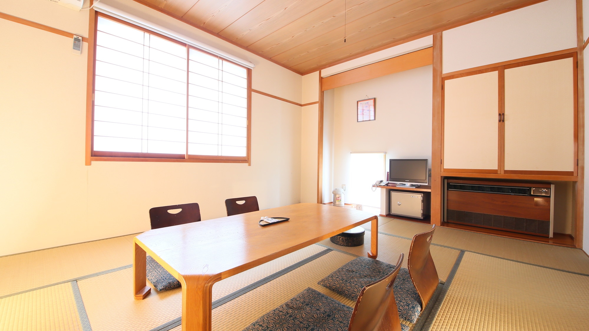 [Japanese-style room 10 tatami mats]