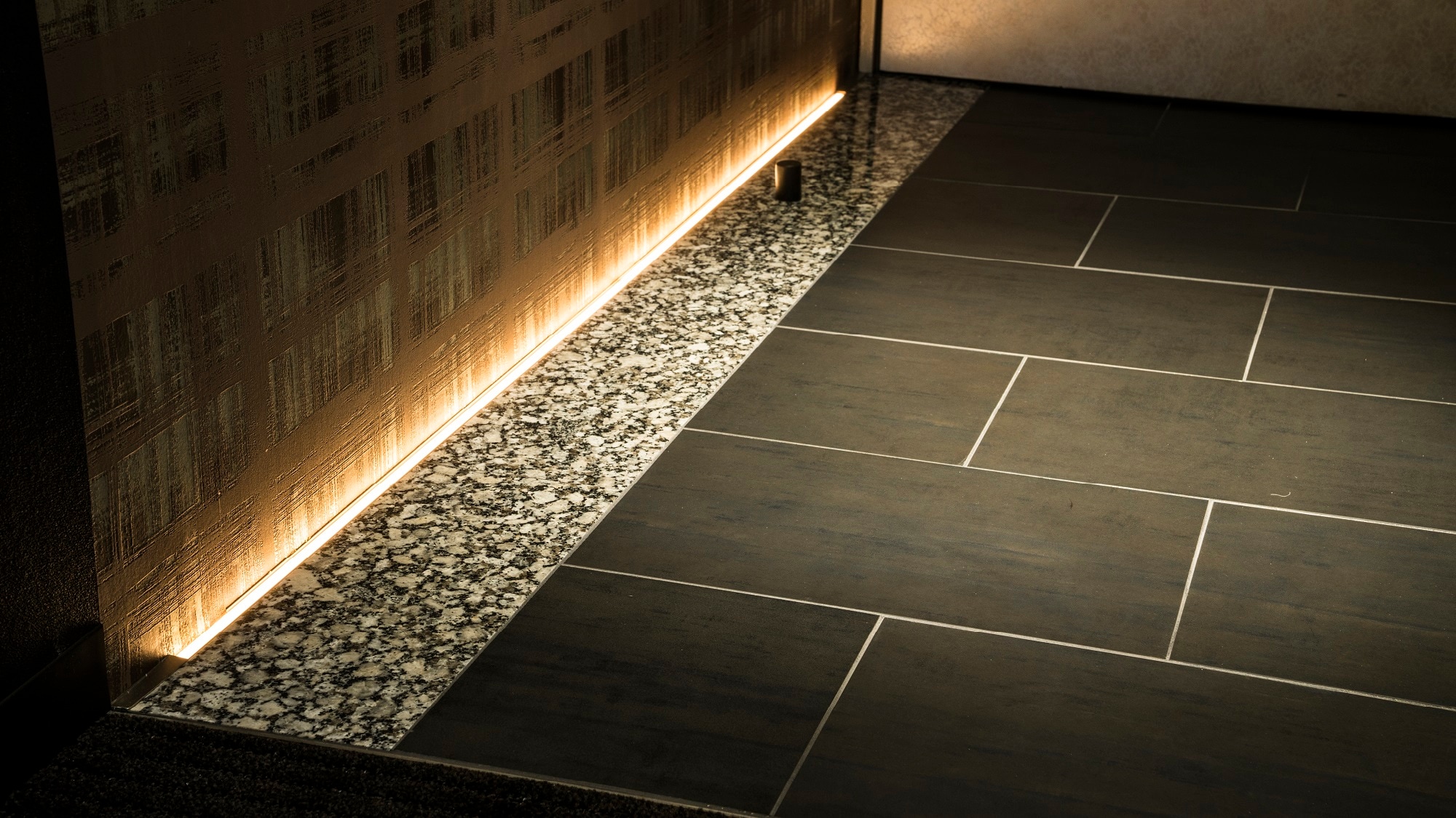 [22.5 square meters] Japanesque Twin (cobblestone-style entrance)