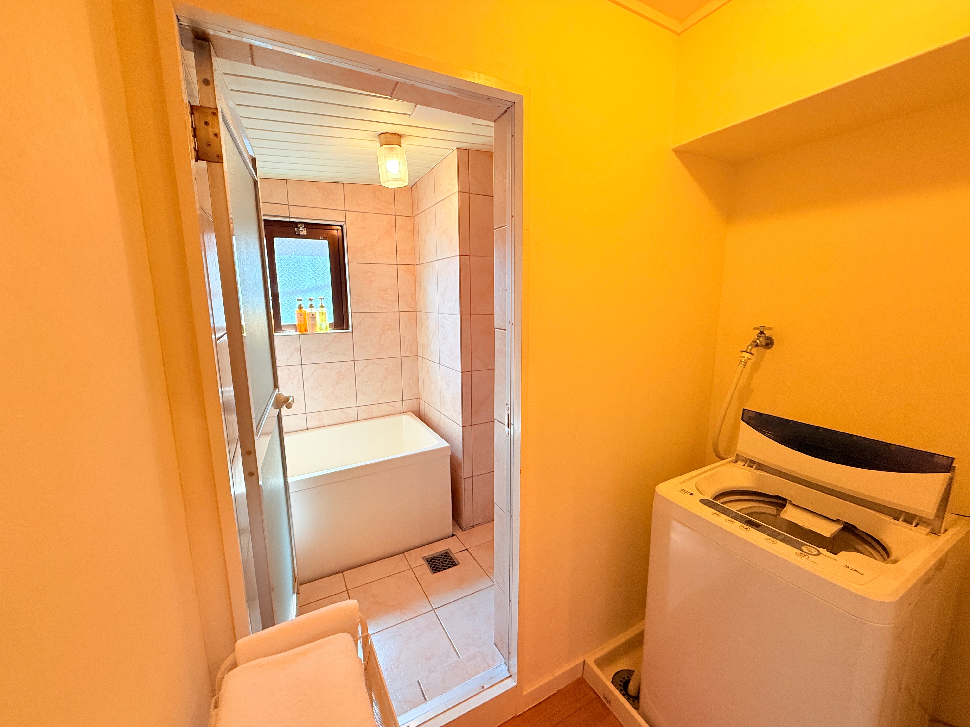 Kamar mandi apartemen, mesin cuci