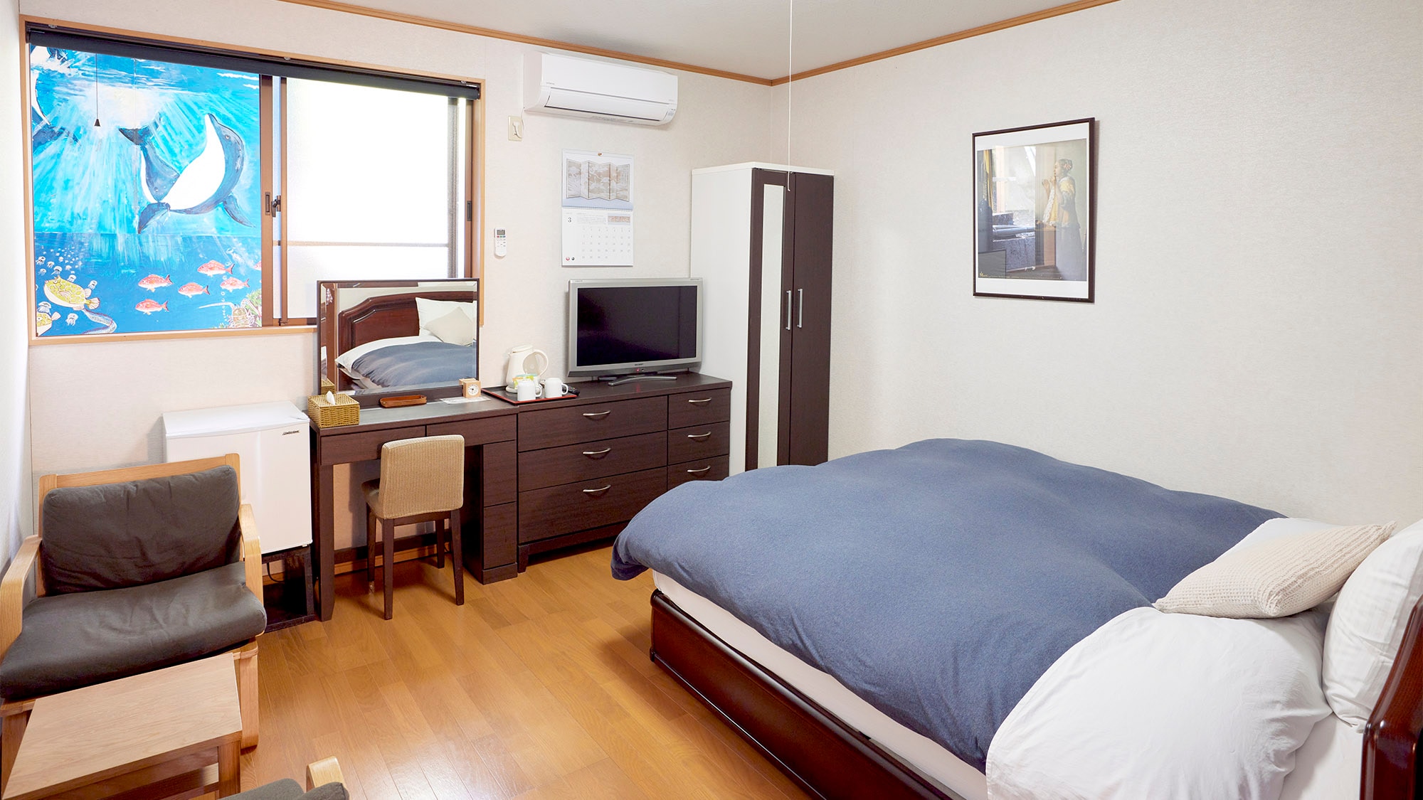 ・ There is also a Western-style room with a double bed.