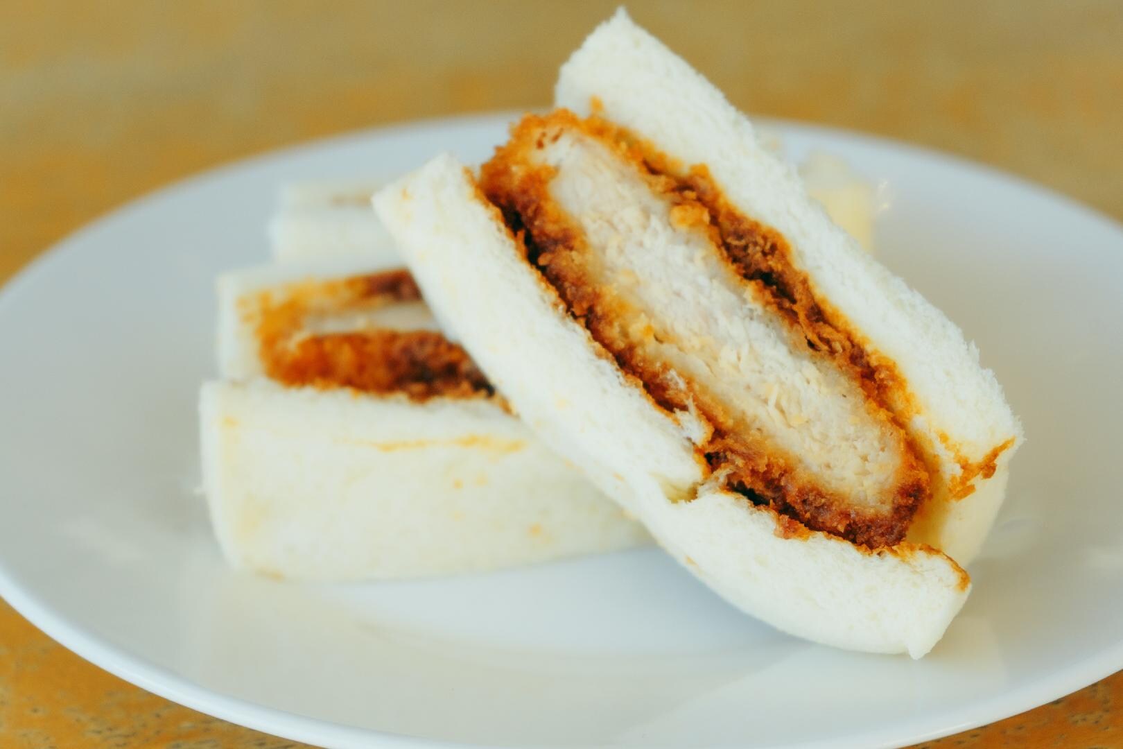 早餐炸肉排三明治