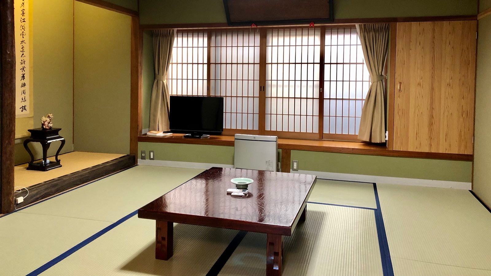 Japanese-style room with toilet (Japanese-style room from 10 tatami mats)
