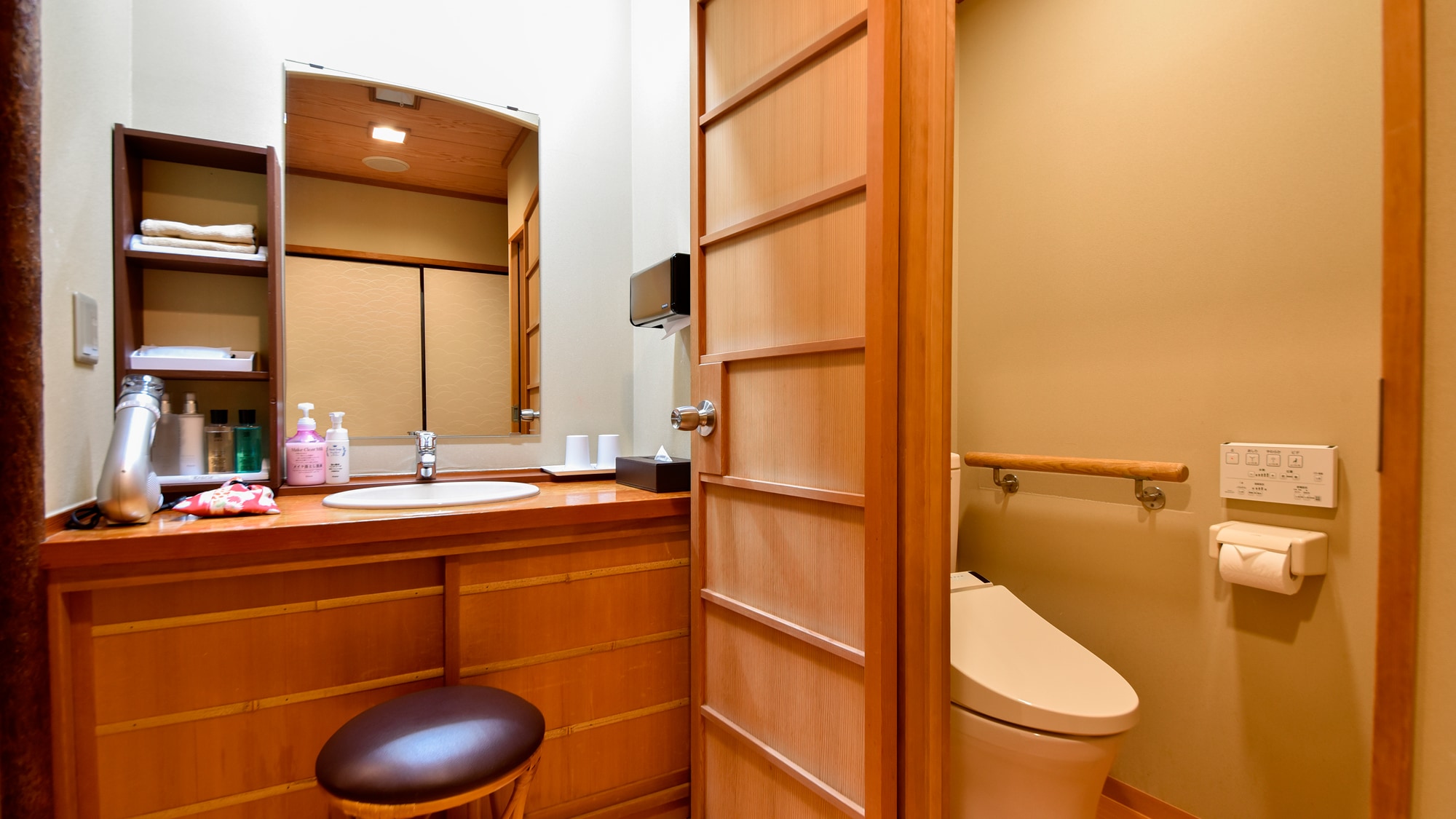 [Annex Japanese-style room without bathroom with toilet] All toilets have a cleaning function. The bath is a guide to the large communal bath