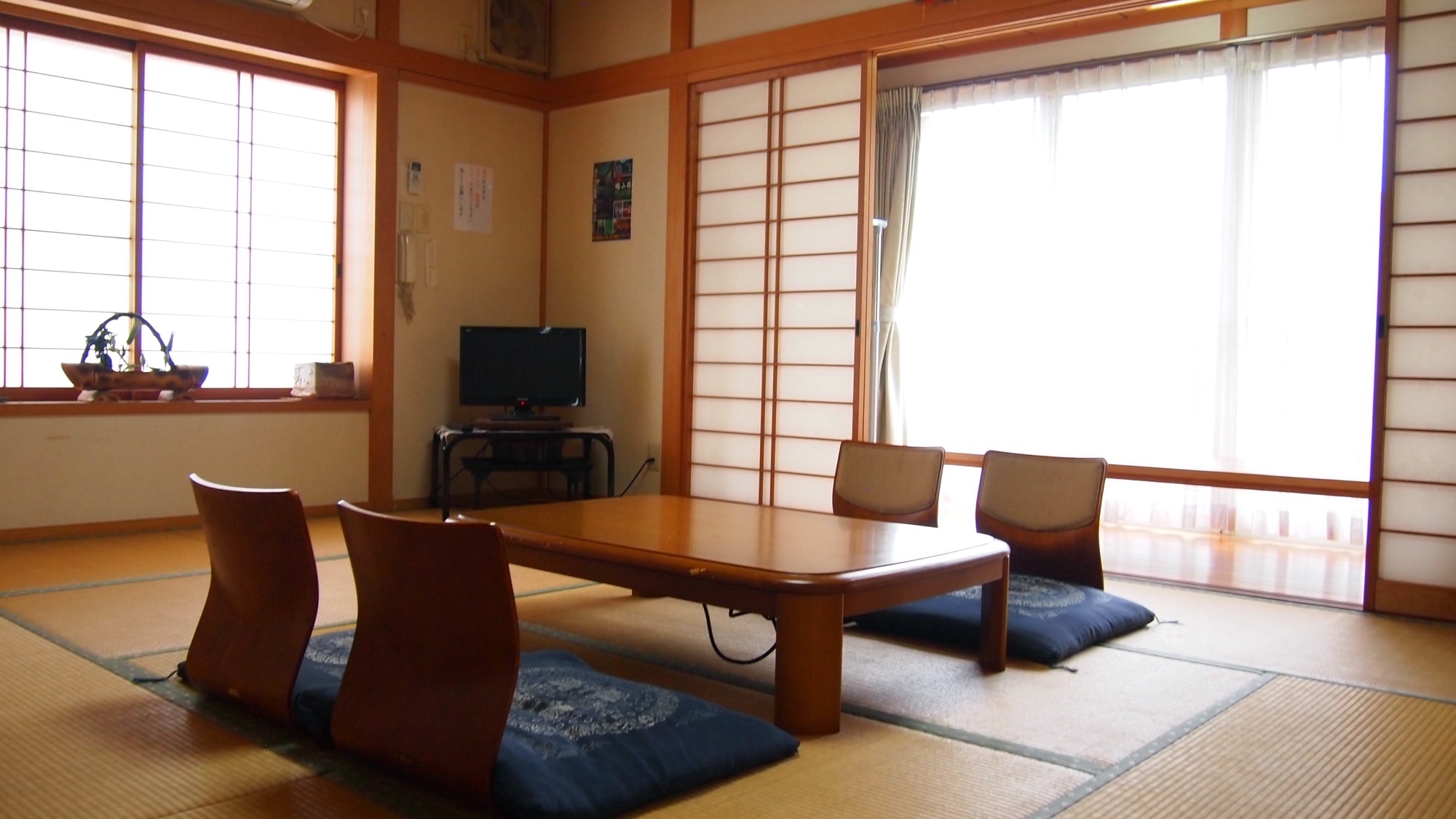 * [Japanese-style room 6-12 tatami mats] The view from the window is a rural landscape