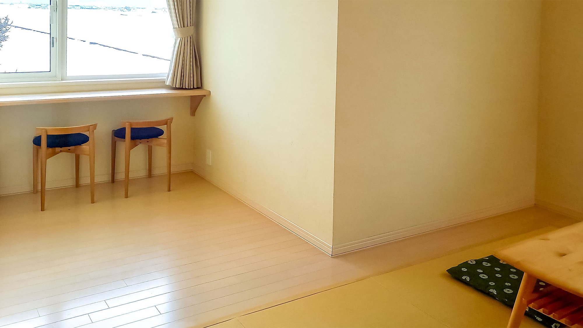 Ini adalah kamar bergaya Jepang-Barat dengan poin bagus dari kamar bergaya Jepang dan kamar bergaya Barat.