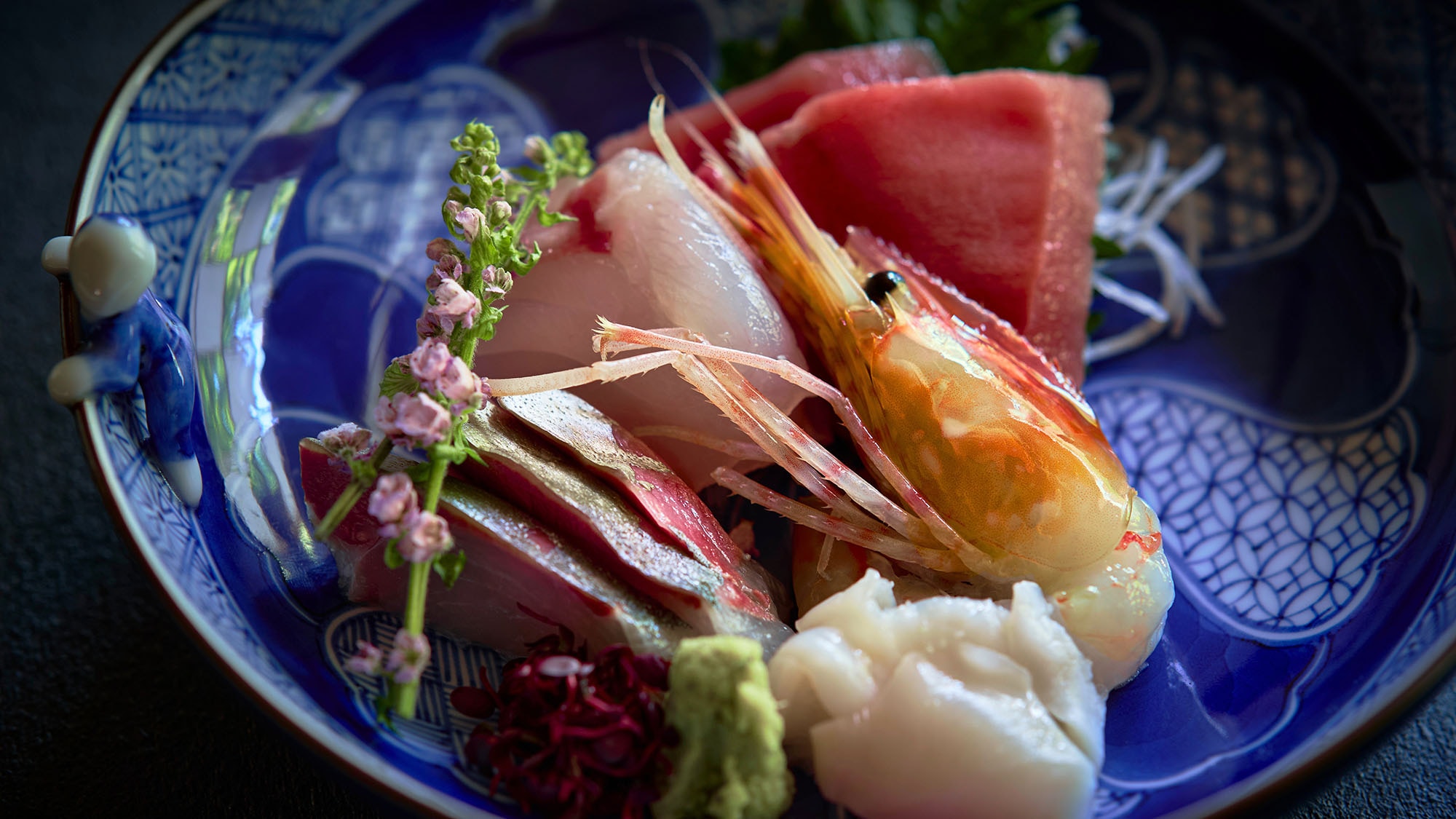 ■【开胃菜】精选北陆海域捕捞的当季鱼类。每道菜都体现了当日最新鲜的鱼肉。