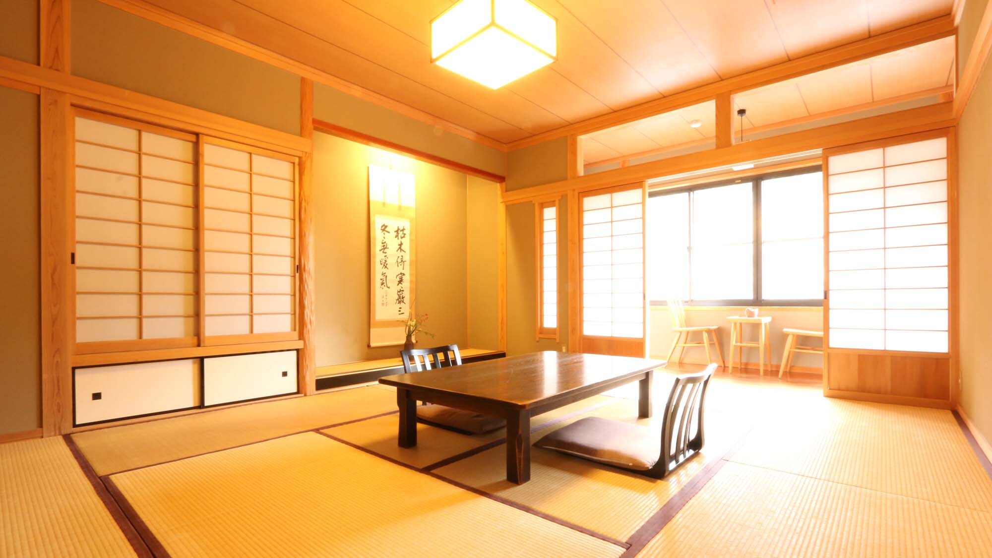 [Kamar bergaya Jepang dengan 10 tikar tatami dan beranda lebar] Kamar bergaya Jepang dengan suasana elegan dan santai. "Sup kepiting" juga ada tepat di depan Anda.