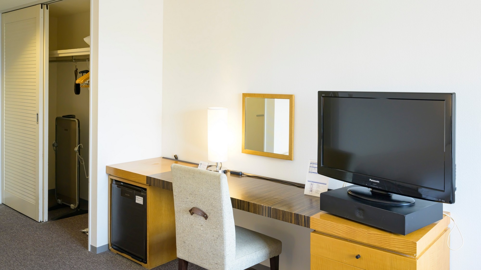 [Standard Twin] High-speed internet, trouser press, etc. are also available, making it ideal for business use.