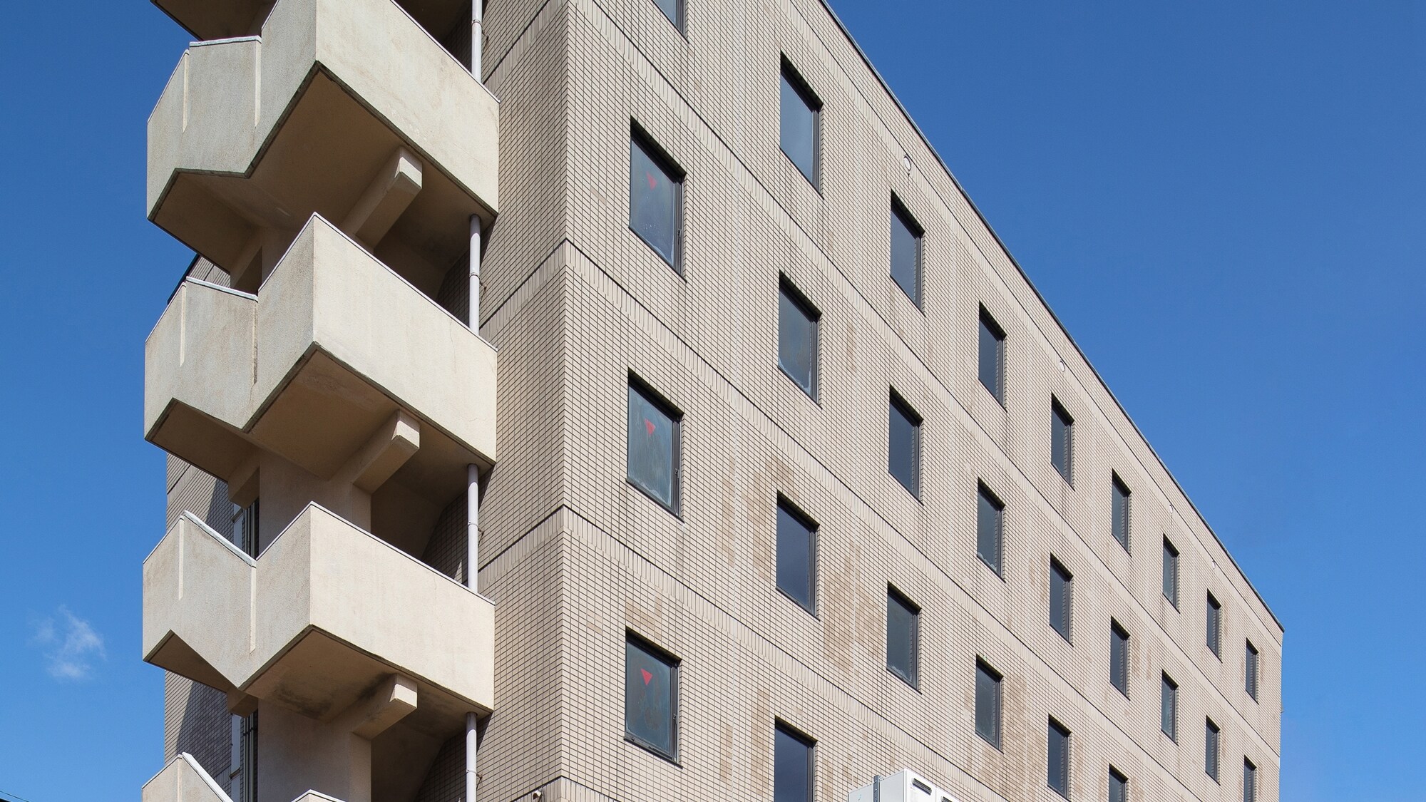 [Exterior] 3 minutes walk from JR Matto Station. Easy-to-access hotel with free parking ♪ For business and sightseeing bases