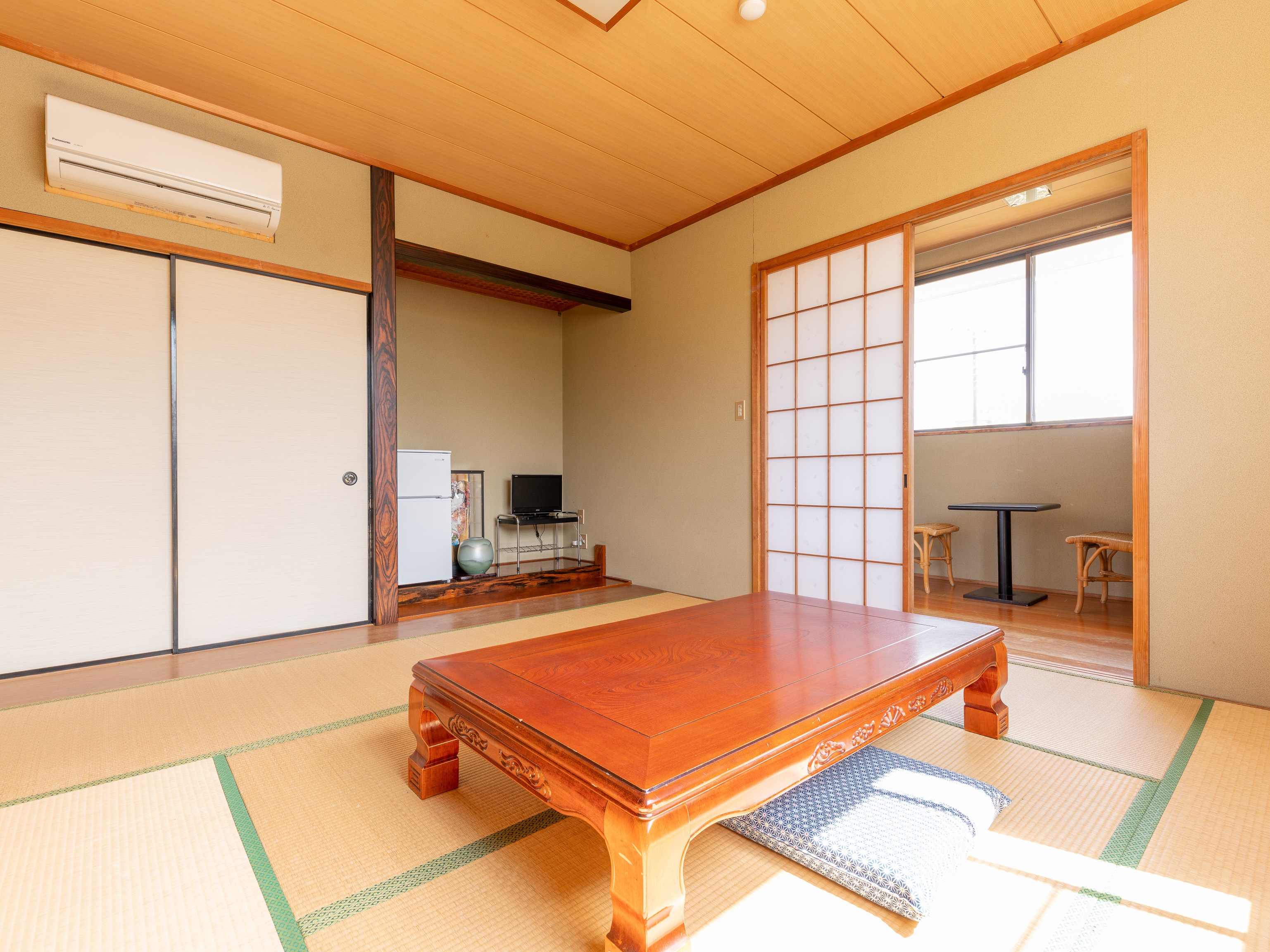 Japanese-style room for 1-4 people