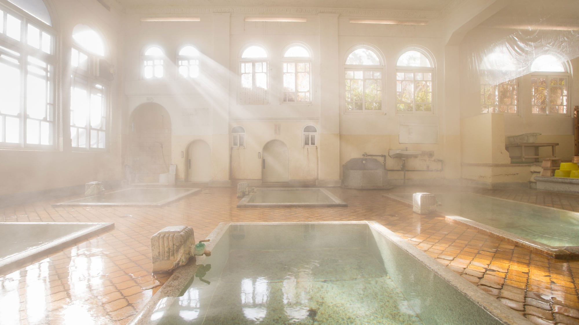 [Genroku-no-Yu] Built in 1929 and registered as a national cultural property. 100% natural hot spring water