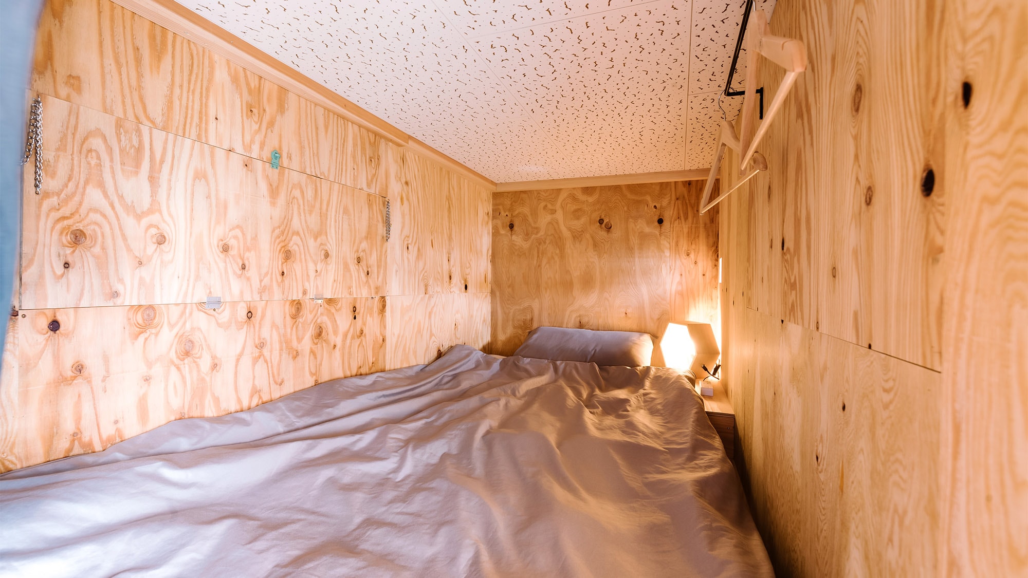 ・[Example of KUMANOKODO Capsule] Enjoy a relaxing sleep surrounded by the warmth of wood.